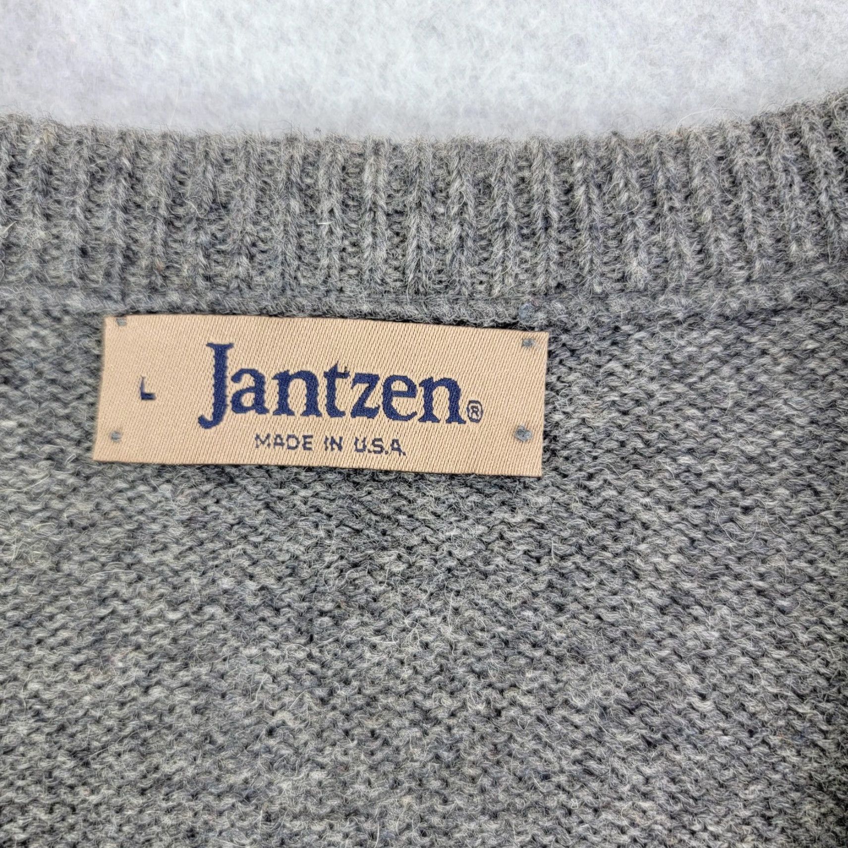 Jantzen Jantzen Sweater Vest Mens Large Gray V-Neck Knit Pullover Sleeveless Made In USA V-Neck Pullover Vest Casual Winter Knit Mens Large Gray Vest Size US L / EU 52-54 / 3 - 2 Thumbnail