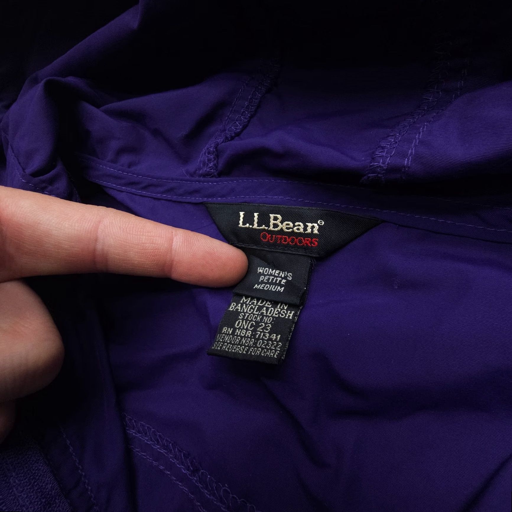 Vintage VINTAGE L.L. Bean Anorak Windbreaker Hooded Jacket Womens Petite Medium Purple 90s Jacket Size M / US 6-8 / IT 42-44 - 3 Thumbnail