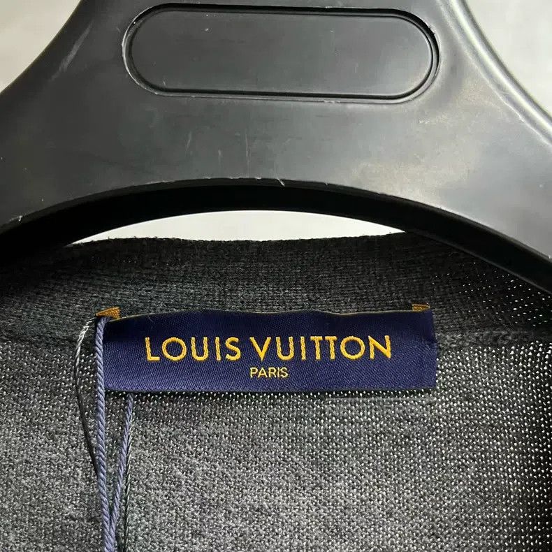 Louis Vuitton Louis Vuitton Grey Logo Patchwork V-Neck Single-Breasted L Size US M / EU 48-50 / 2 - 2 Thumbnail