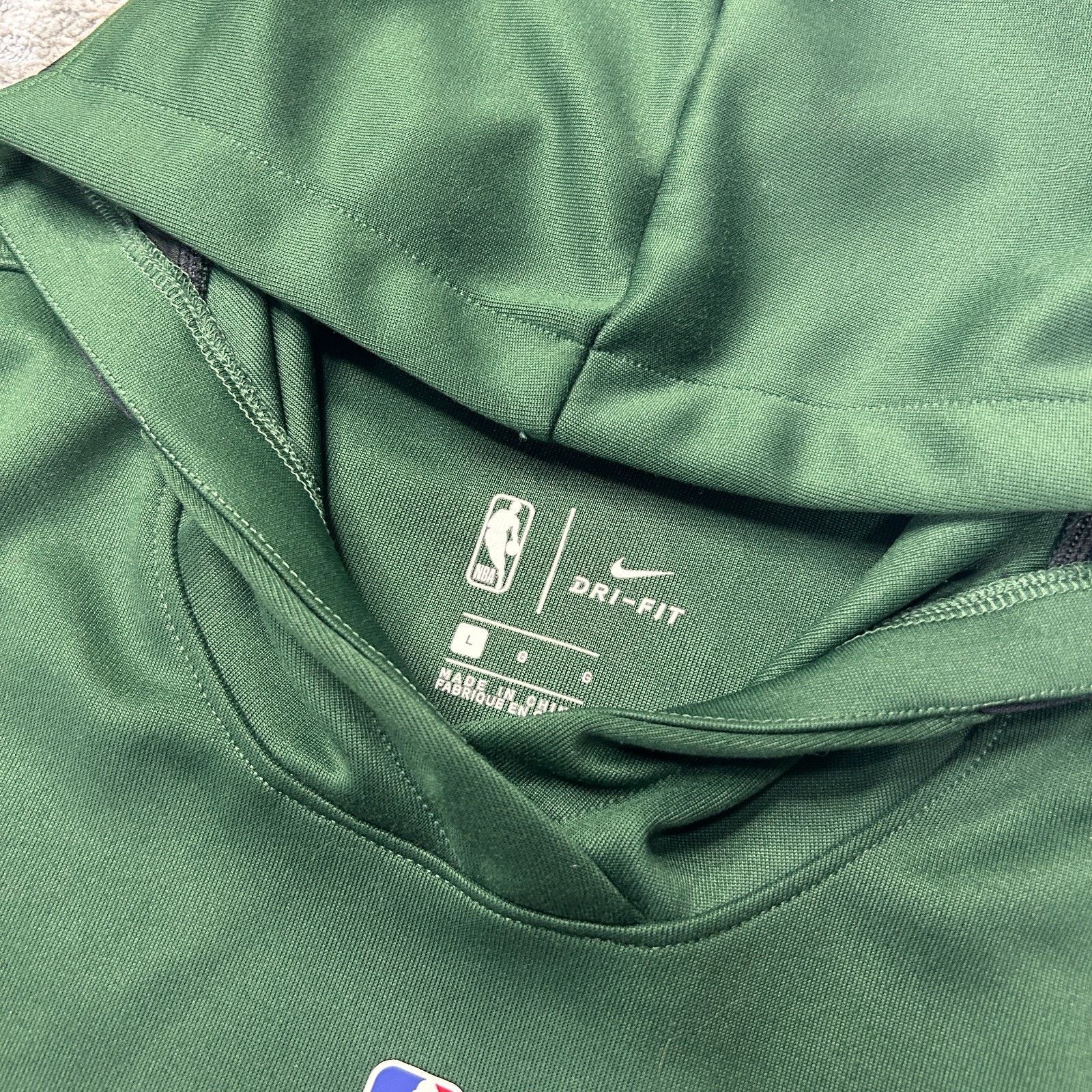 Nike Nike Dri Fit Performance Hoodie Large Milwaukee Bucks Ba Size US L / EU 52-54 / 3 - 3 Thumbnail