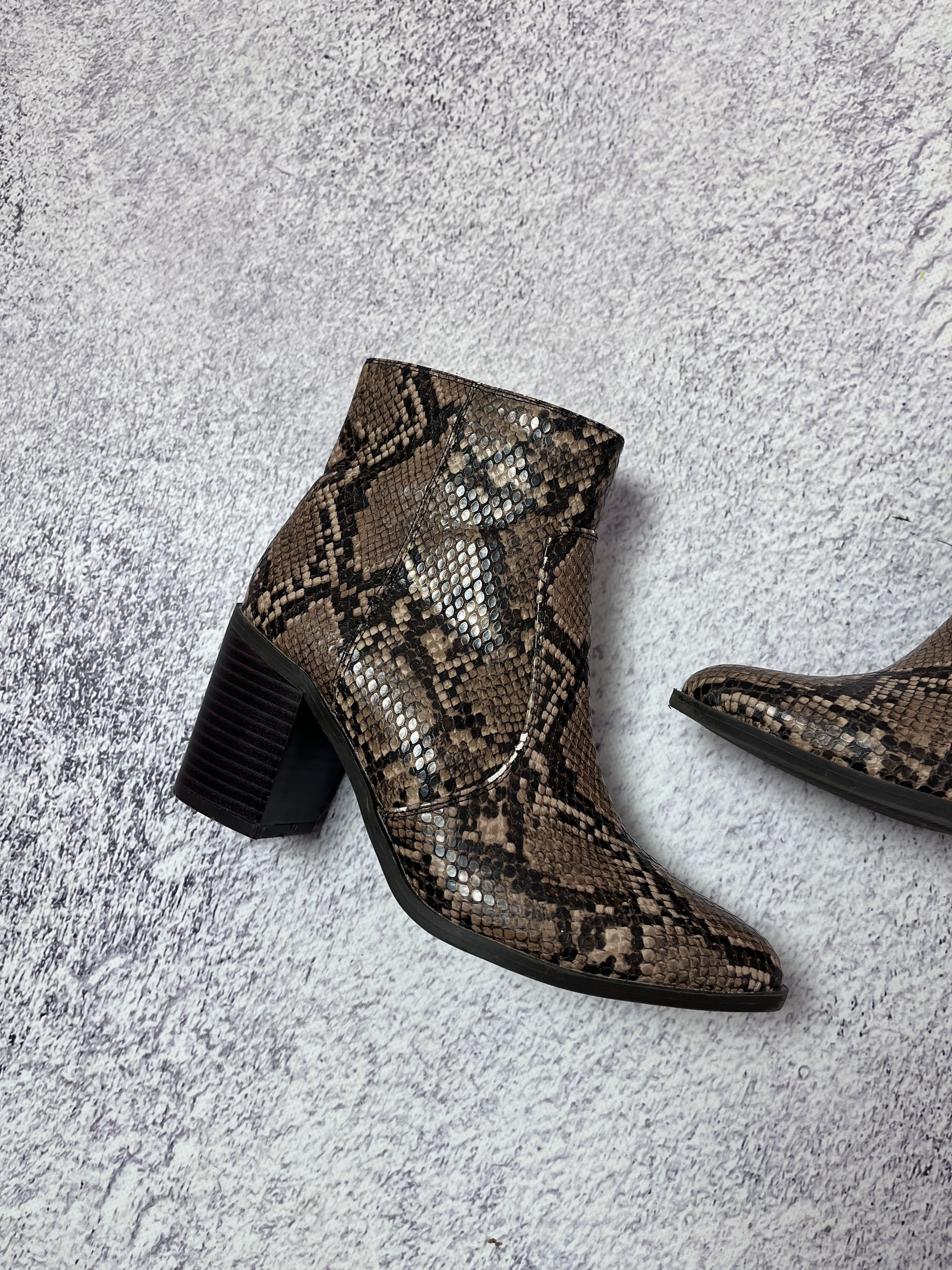 Japanese Brand Vintage Leopard Women Boots size UK3 street Y2K Size US 5 / IT 35 - 2 Thumbnail