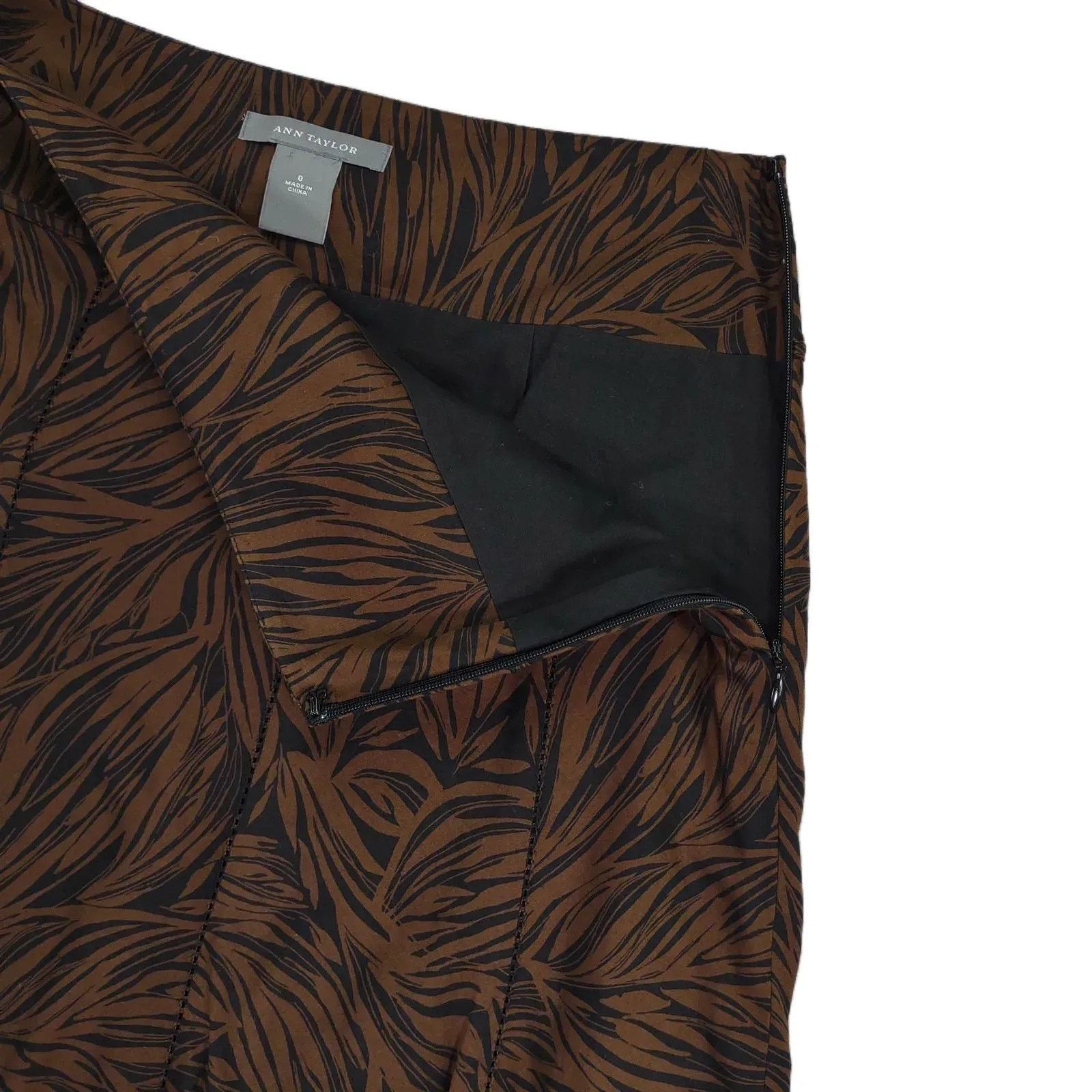 Ann Taylor Ann Taylor Brown & Black Leaf Pleated A-Line Midi Skirt Size 28" / US 6 / IT 42 - 4 Thumbnail