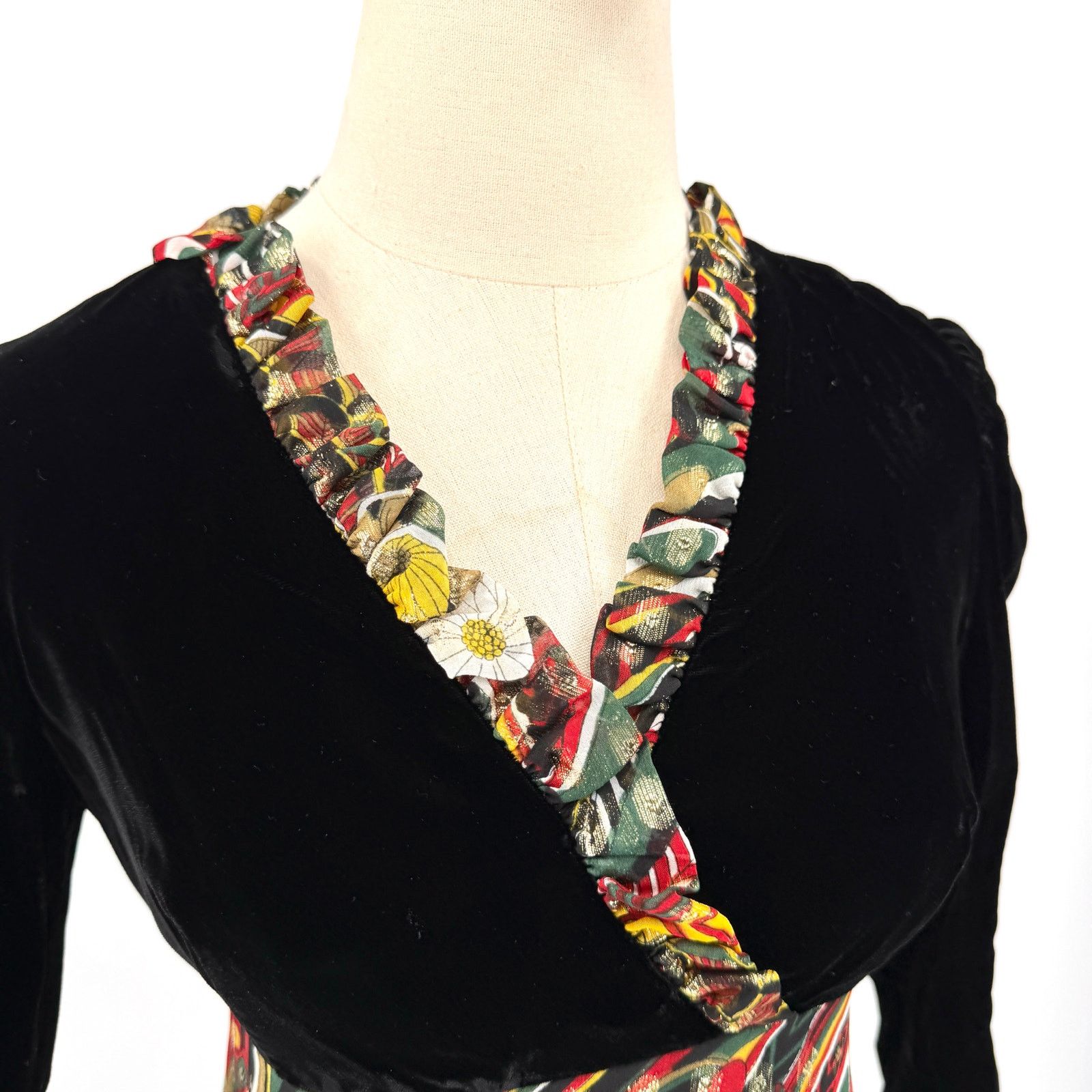 Vintage 70s Black Velvet Psychedelic Gold Empire Waist Evening Gown Size S / US 4 / IT 40 - 2 Thumbnail