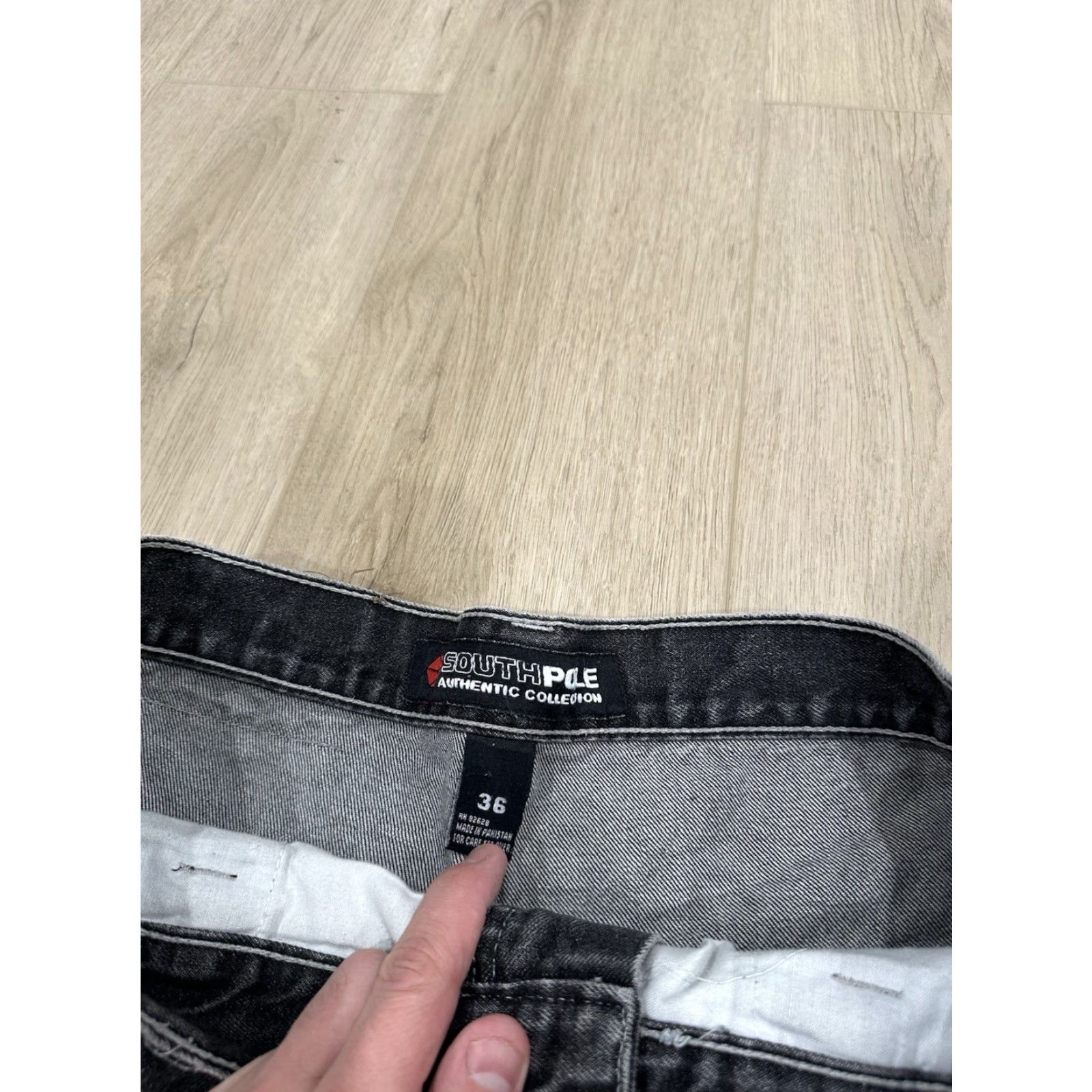 Southpole VINTAGE SouthPole Black Gray Baggy Jeans Shorts 34 Men 5-Pocket Denim Hip Hop 90s Y2K Grunge Belt Loops Cotton Size US 34 / EU 50 - 4 Thumbnail
