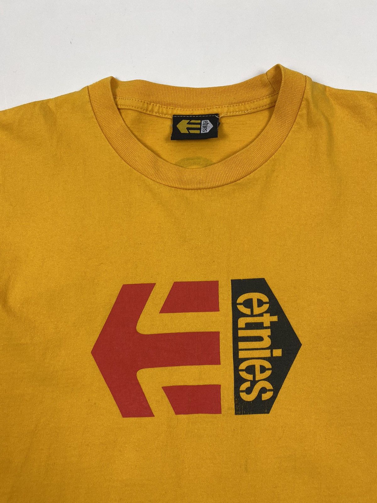 Etnies Y2K Vintage Etnies Footwear Logo Boxy Tee Size US M / EU 48-50 / 2 - 2 Thumbnail