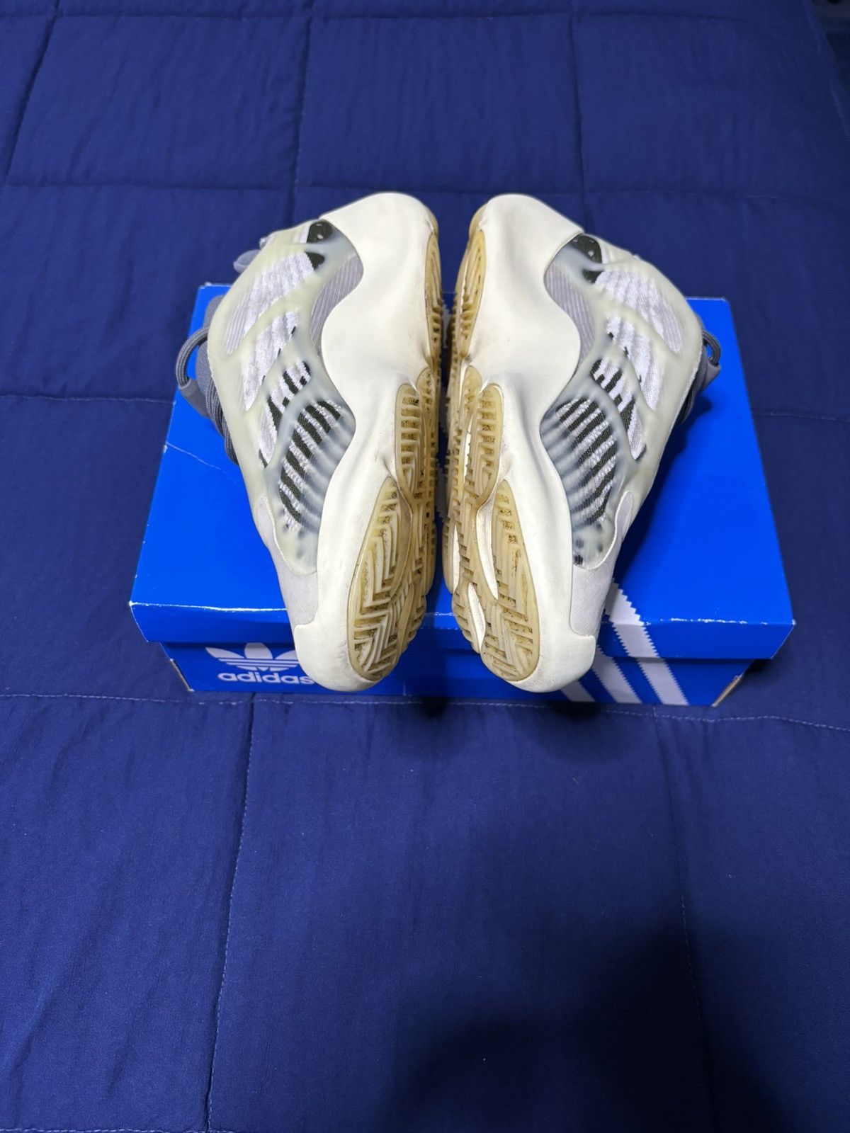 Adidas Adidas Yeezy 700 V3 Fade Salt 2022 Size 9.5 Size US 9.5 / EU 42-43 - 4 Thumbnail