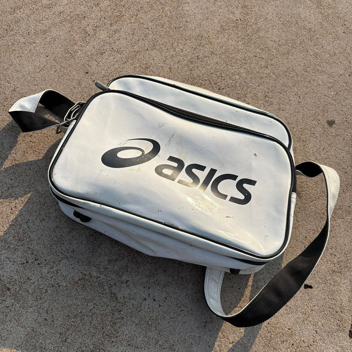 Asics ASICS White Shoulder Bag / Sport Crossbody / Logo Print Size 34 - 11 Thumbnail