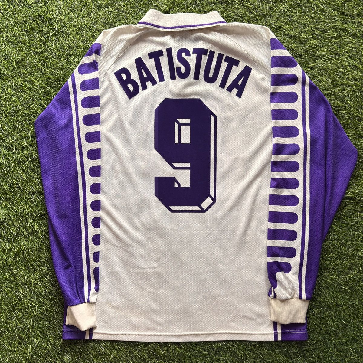 Fila Fiorentina Away Player Issue 1999-00 Batistuta #9 Size US M / EU 48-50 / 2 - 9 Thumbnail