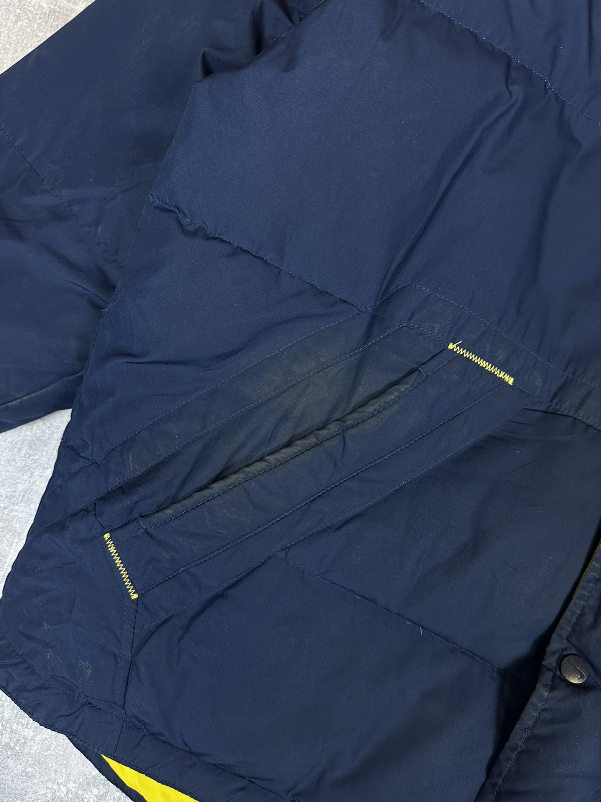 Vintage Men’s vintage rare Nike overprint logo Down jacket Size US L / EU 52-54 / 3 - 13 Thumbnail
