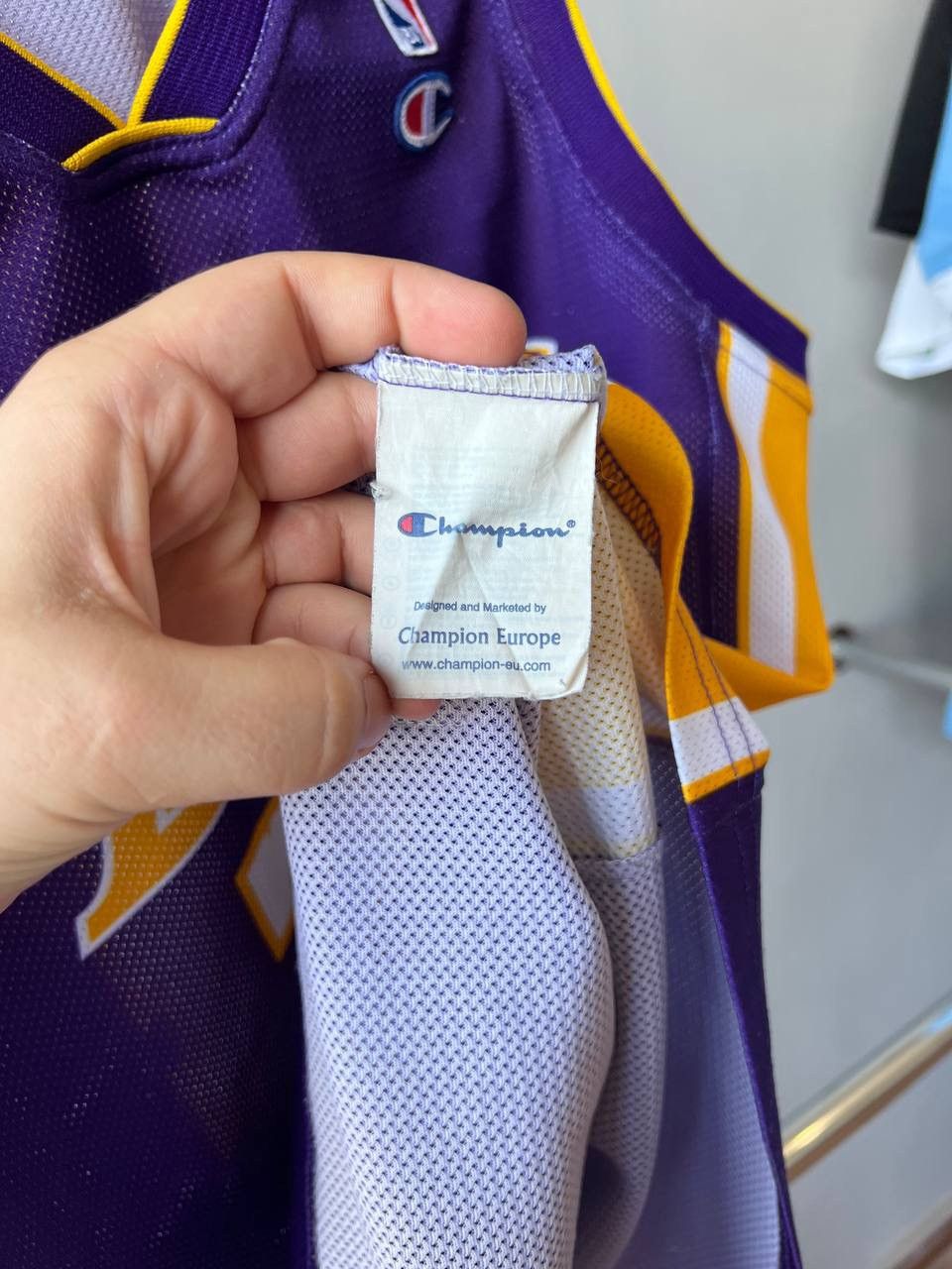 NBA VINTAGE LOS ANGELES LAKERS #24 BASKETBALL CHAMPION JERSEY L Size US L / EU 52-54 / 3 - 10 Thumbnail