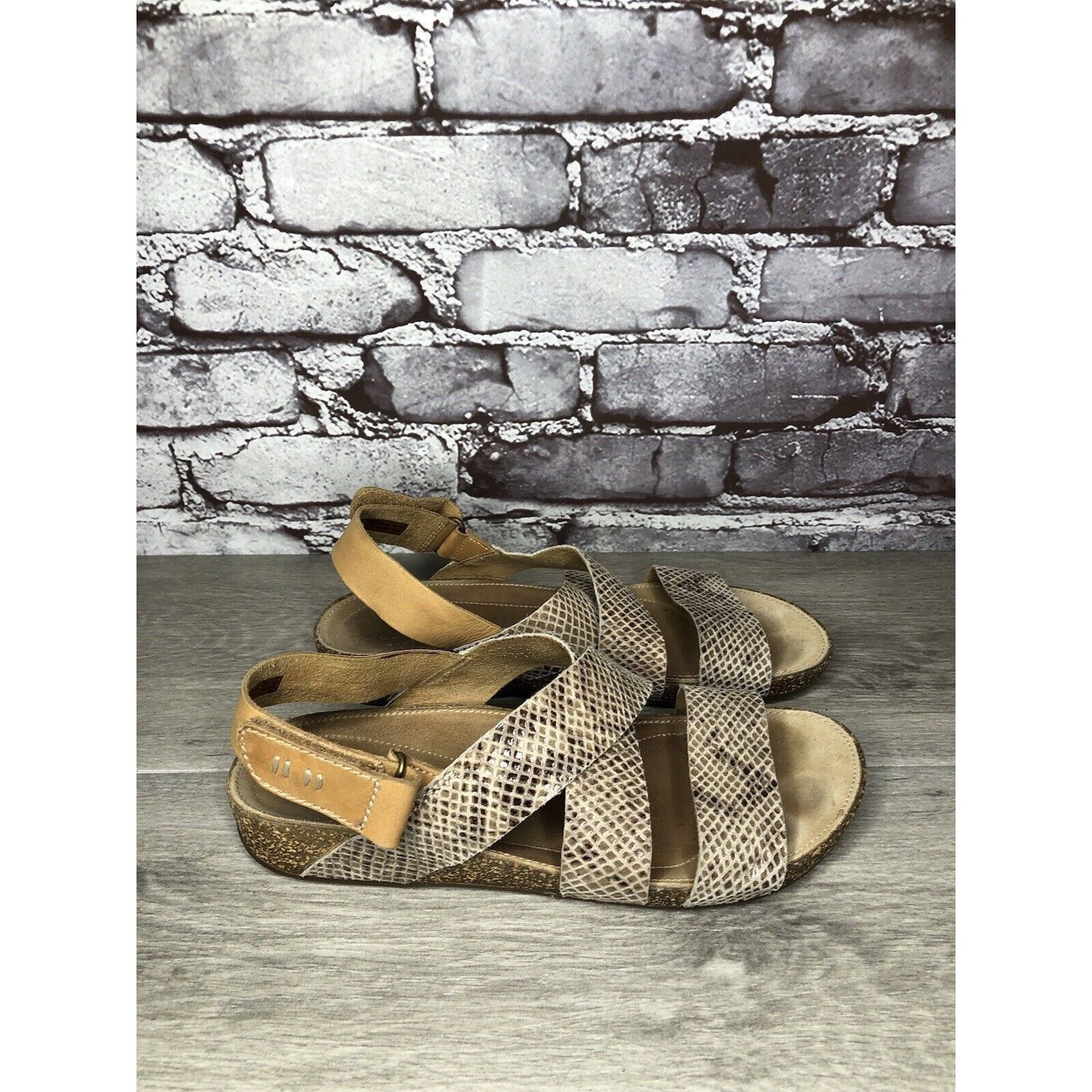 Clarks Clarks Artisan Taupe Snake Skin Print Ankle Strap Cork Wedge Size US 7.5 / IT 37.5 - 10 Thumbnail