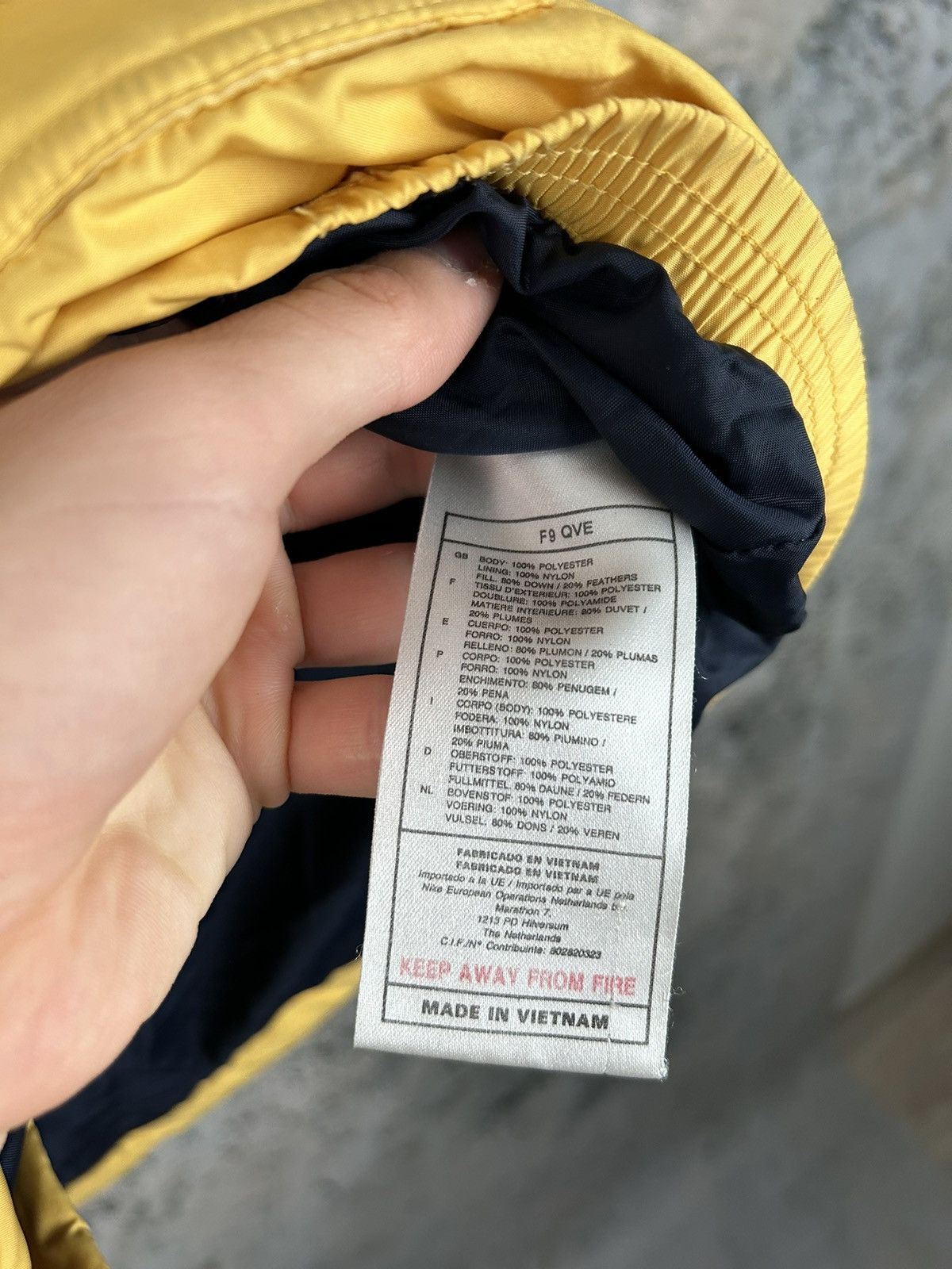 Nike Vintage Nike Puffer Jacket 90s Big Swoosh Streetwear Rare Size US L / EU 52-54 / 3 - 8 Thumbnail