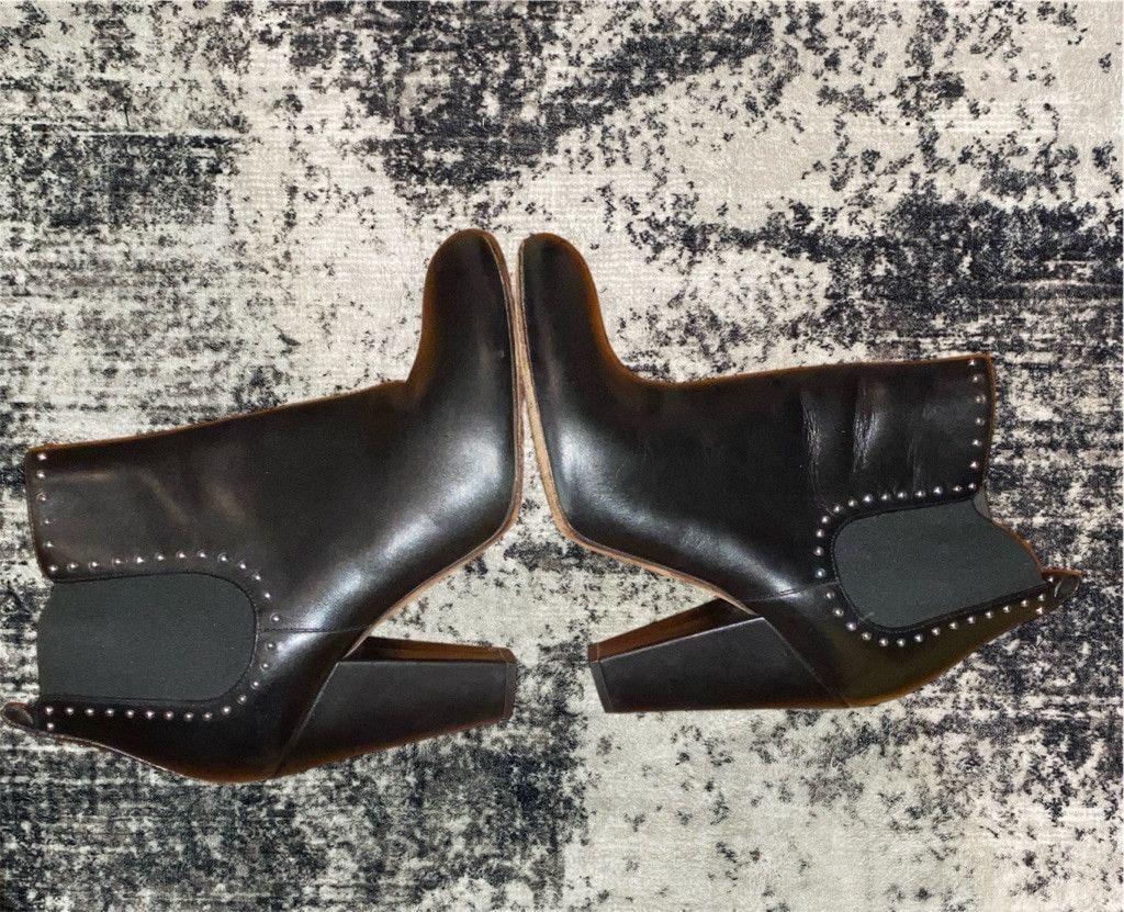 Givenchy Women's Givenchy Black Leather Ankle Boots Size 38 Size US 8 / IT 38 - 7 Thumbnail