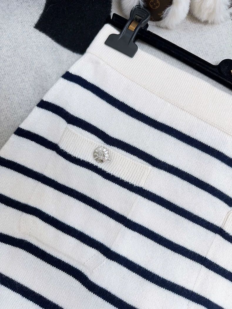 Chanel Chanel 23c white background black striped cashmere knitted Size 25" / US 0 / IT 36 - 3 Thumbnail