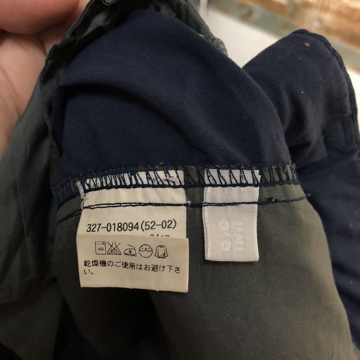 Japanese Brand Uniqlo Dark Blue multipocket Short Pants #A2379 Size US 33 - 20 Thumbnail