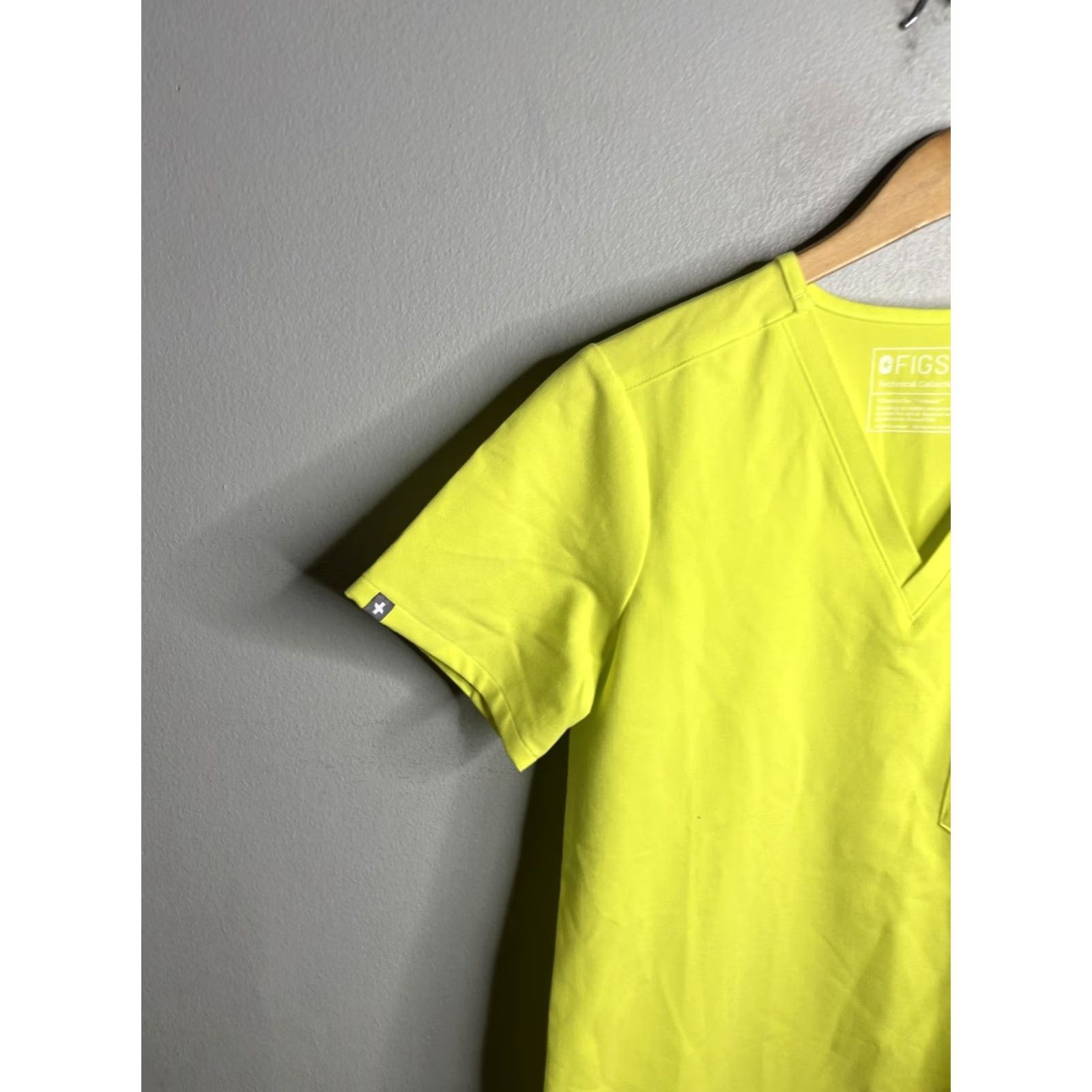 Vintage FIGS Shirt Womens Small Yellow V Neck Pocket Technical Collection Top Size S / US 4 / IT 40 - 2 Thumbnail