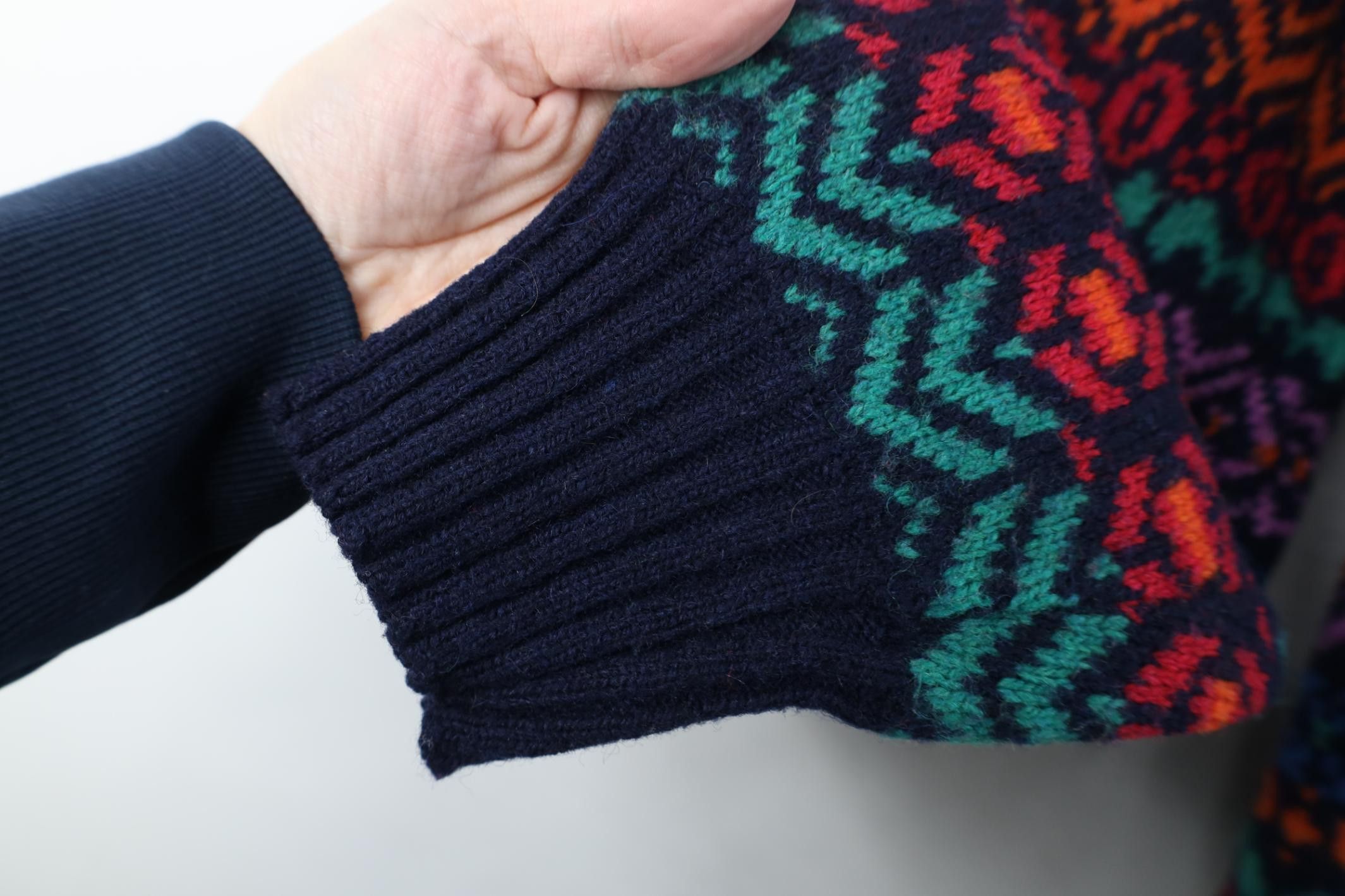 Vintage Vintage 90s Streetwear Wool Blend Rainbow Fair Isle Sweater Size M / US 6-8 / IT 42-44 - 6 Thumbnail