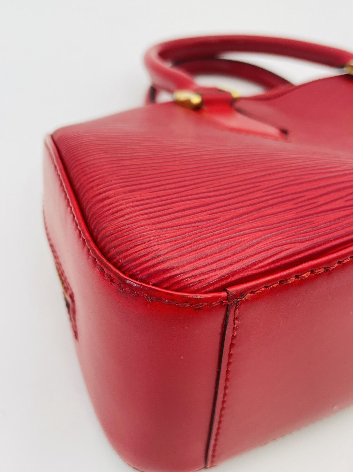 Louis Vuitton Louis Vuitton epi Jasmine red hand bag Size ONE SIZE - 7 Thumbnail