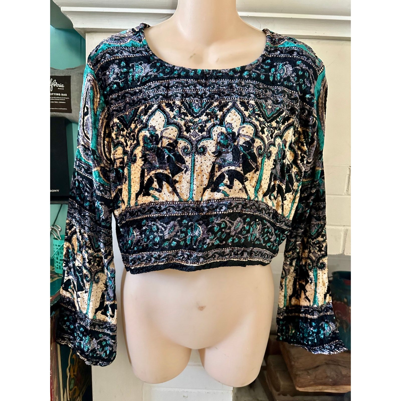 Vintage VINTAGE SHIMMERING PRINTED VELVET CROP BELLSLEEVE TOP BOHO S Size S / US 4 / IT 40 - 1 Thumbnail