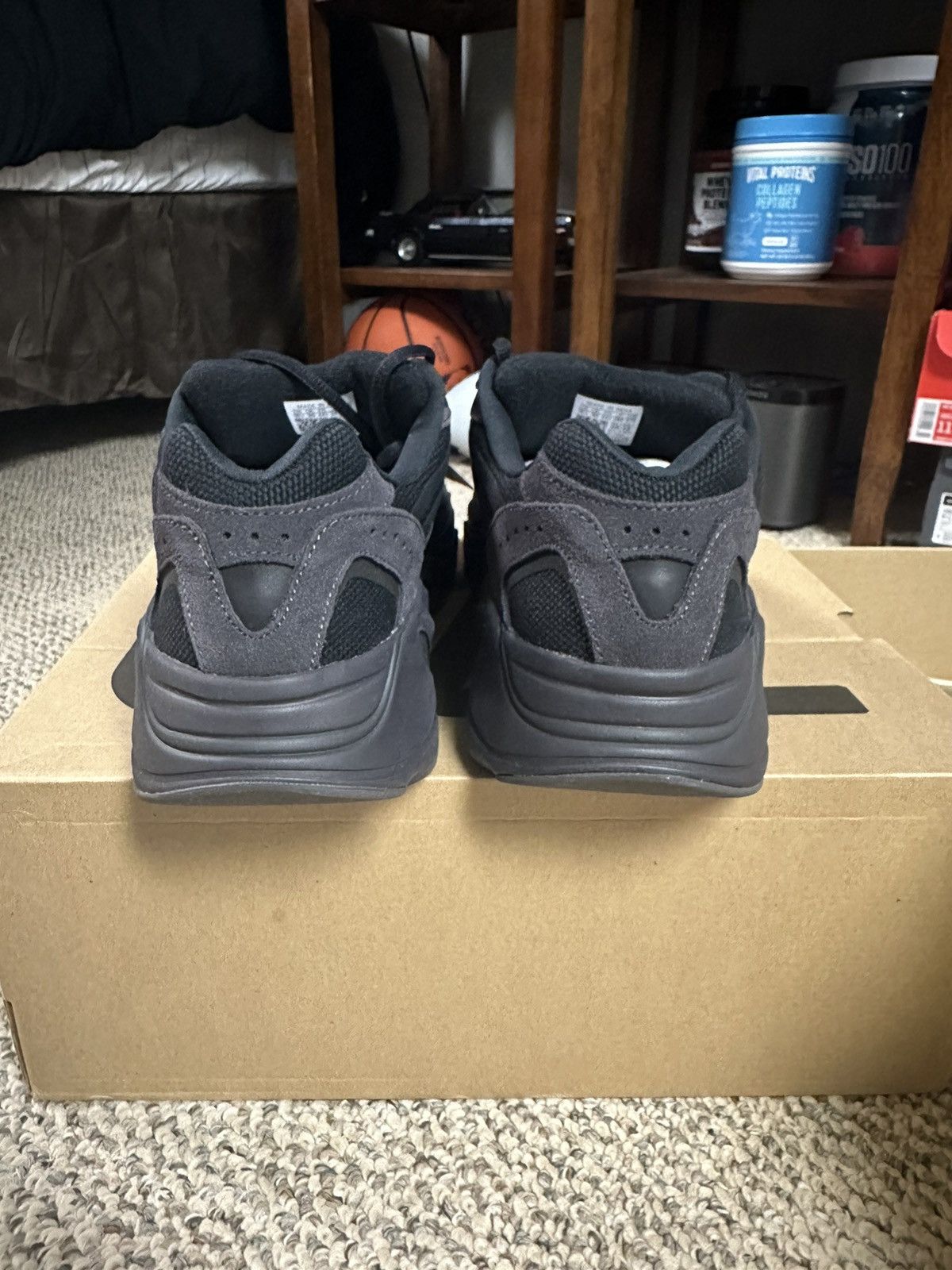 Adidas Yezzy Boost 700 v2 Vanta Size US 10.5 / EU 43-44 - 8 Thumbnail