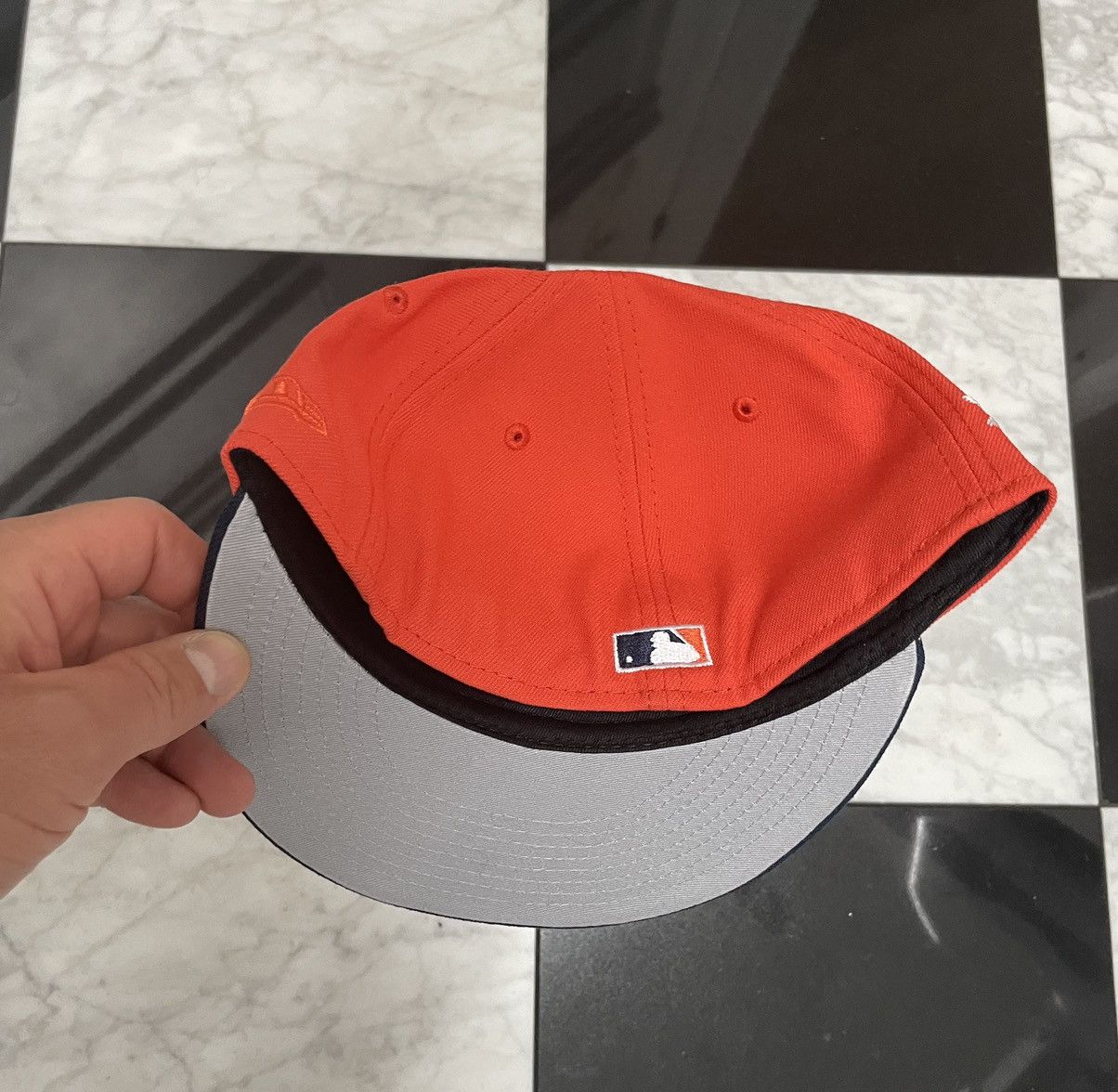 New Era 🔥 Exclusive white Sox fitted 7 1/8 Size ONE SIZE - 3 Thumbnail