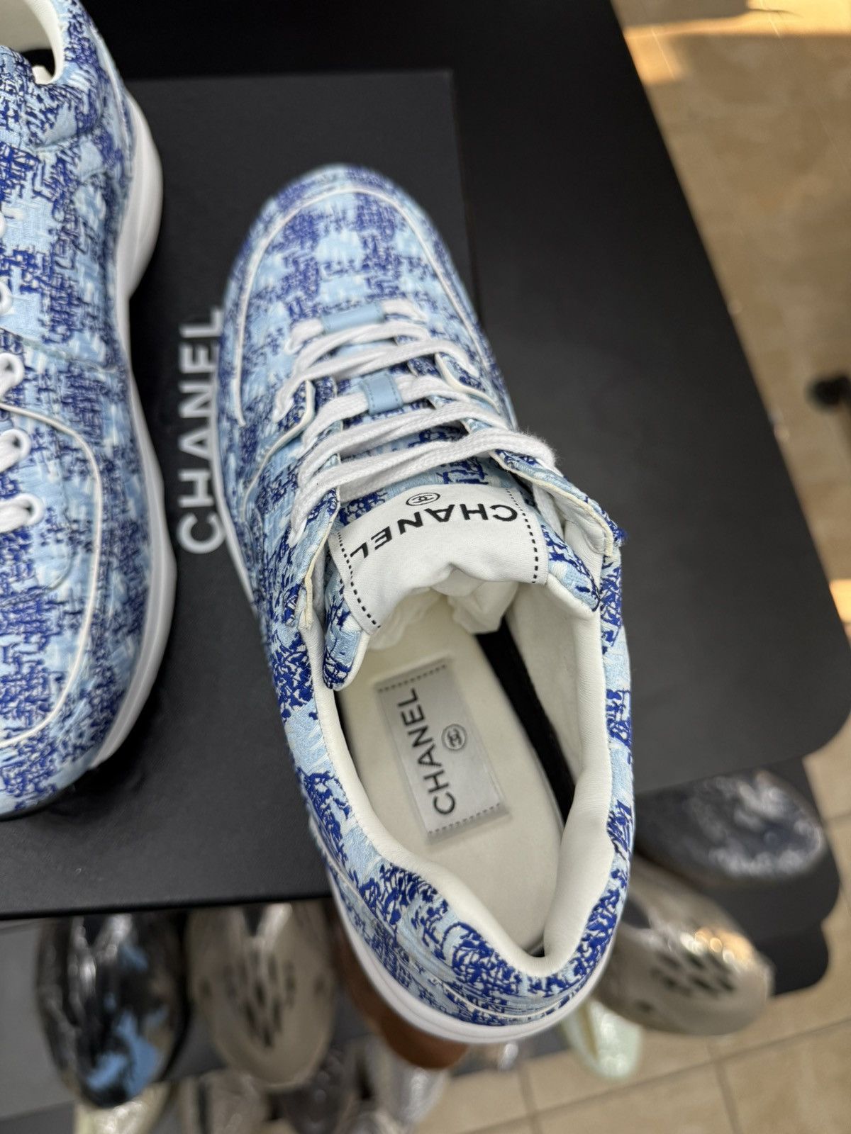 Chanel CHANEL CC Logo Sneaker Size 40.5EU/10.5US(W)/9US(M) $1425 Size US 10.5 / IT 40.5 - 13 Thumbnail