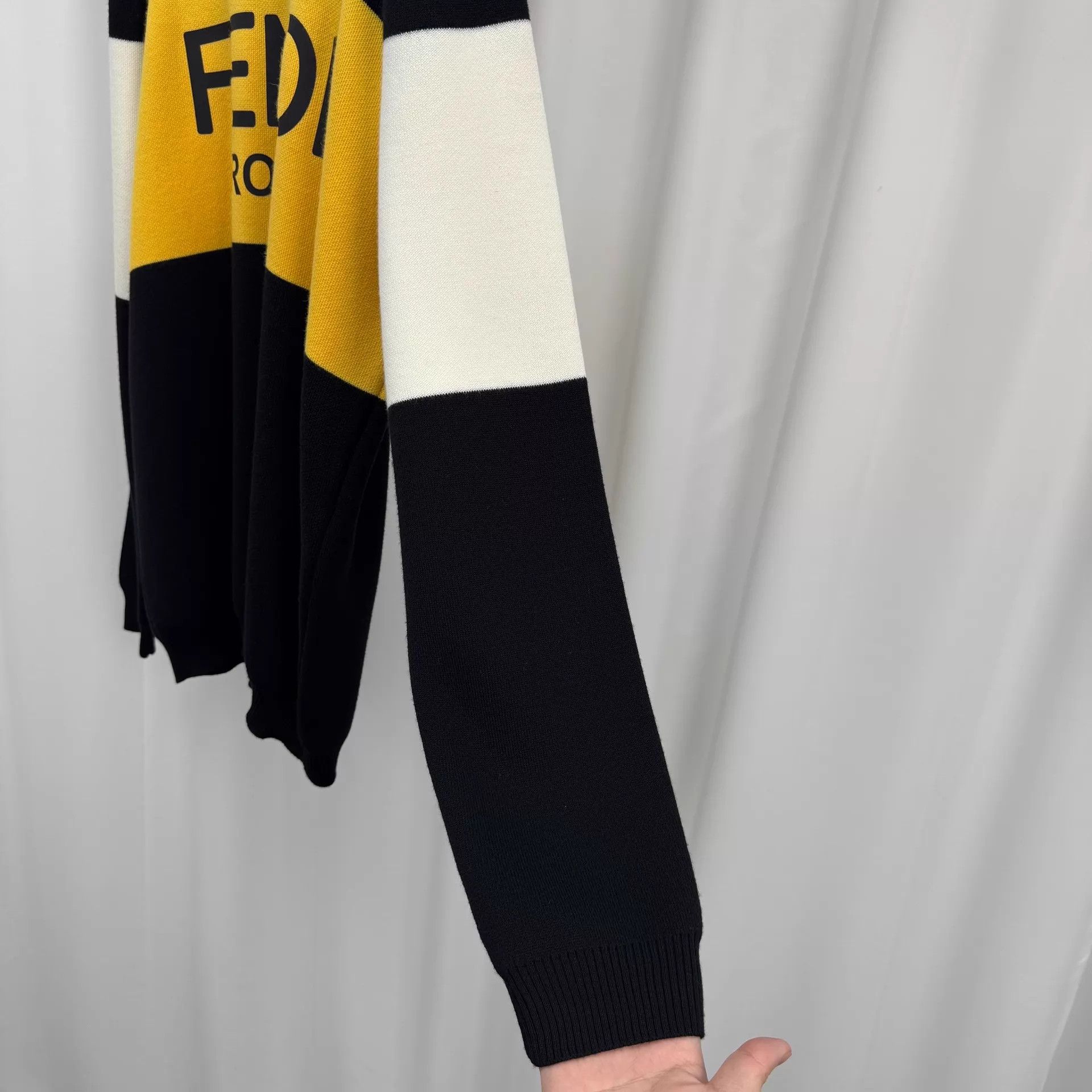 Fendi Fendi Printed Logo Wool Knit Pullover Size 56 99 New Size US XL / EU 56 / 4 - 4 Thumbnail