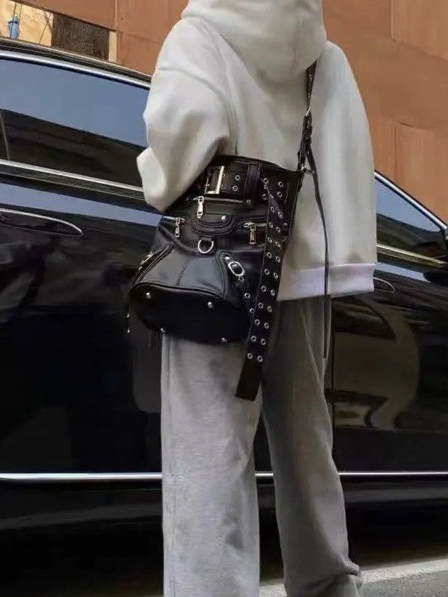 Japanese Brand × Other High Street Gothic Capacity Crossbody Bag Unisex Size ONE SIZE - 7 Thumbnail
