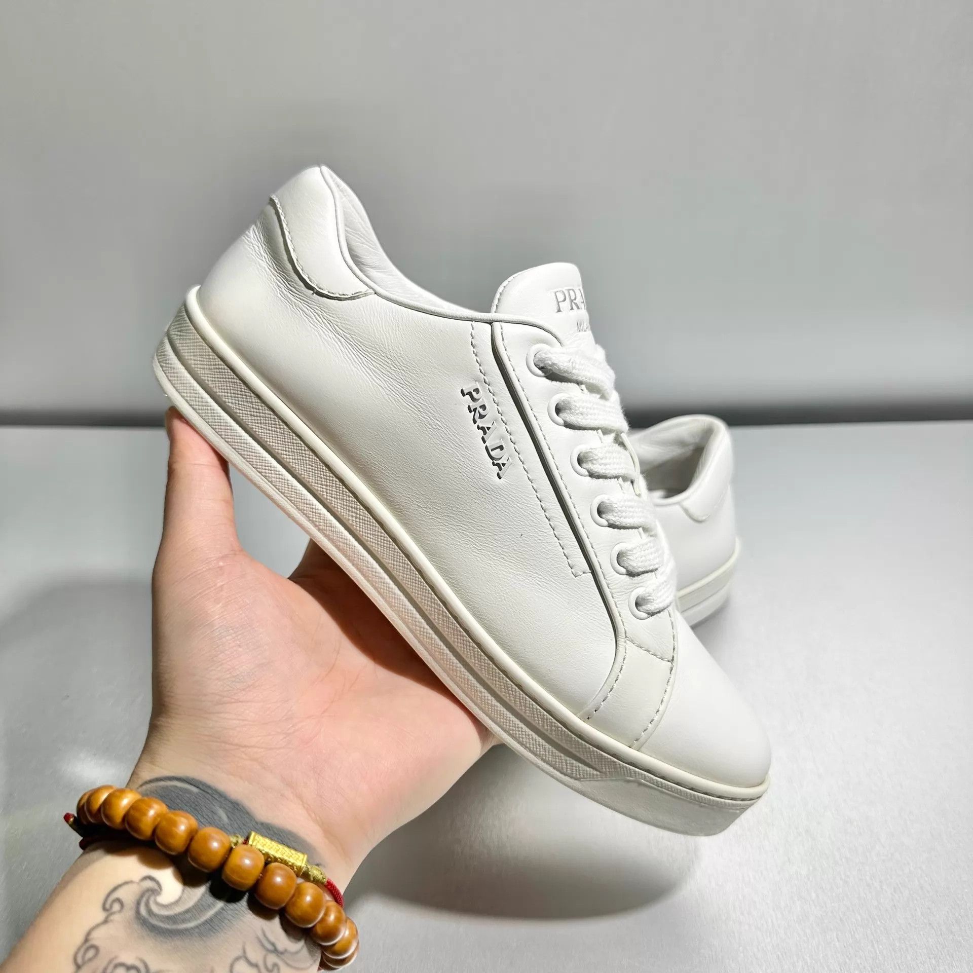 Prada Prada women's white sneakers 36 worn once X7425 Size US 5.5 / IT 35.5 - 8 Thumbnail