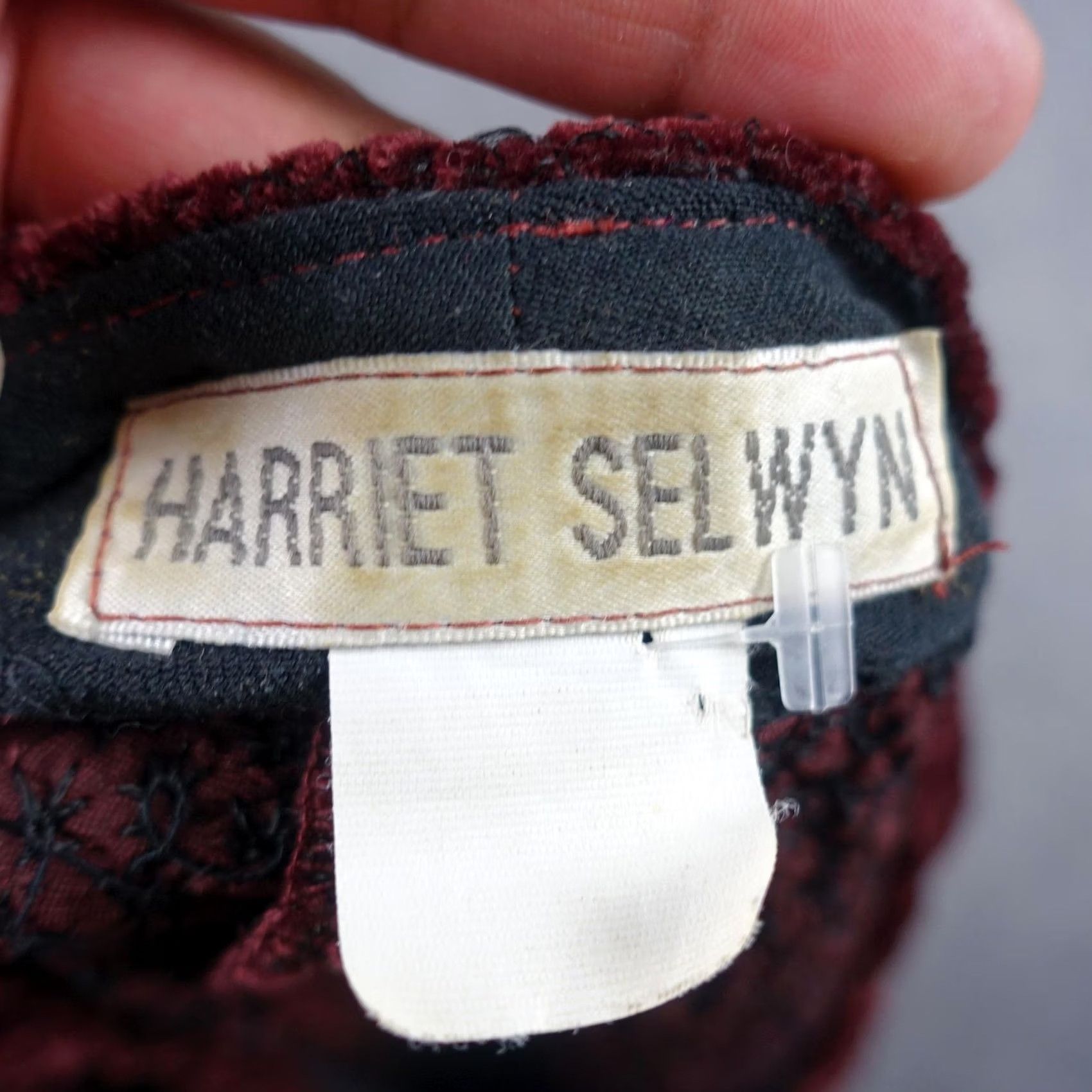 Velvet VINTAGE Harriet Selwyn Sweater Womens Medium Red Textured Velvet Pullover Top VT Size M / US 6-8 / IT 42-44 - 8 Thumbnail
