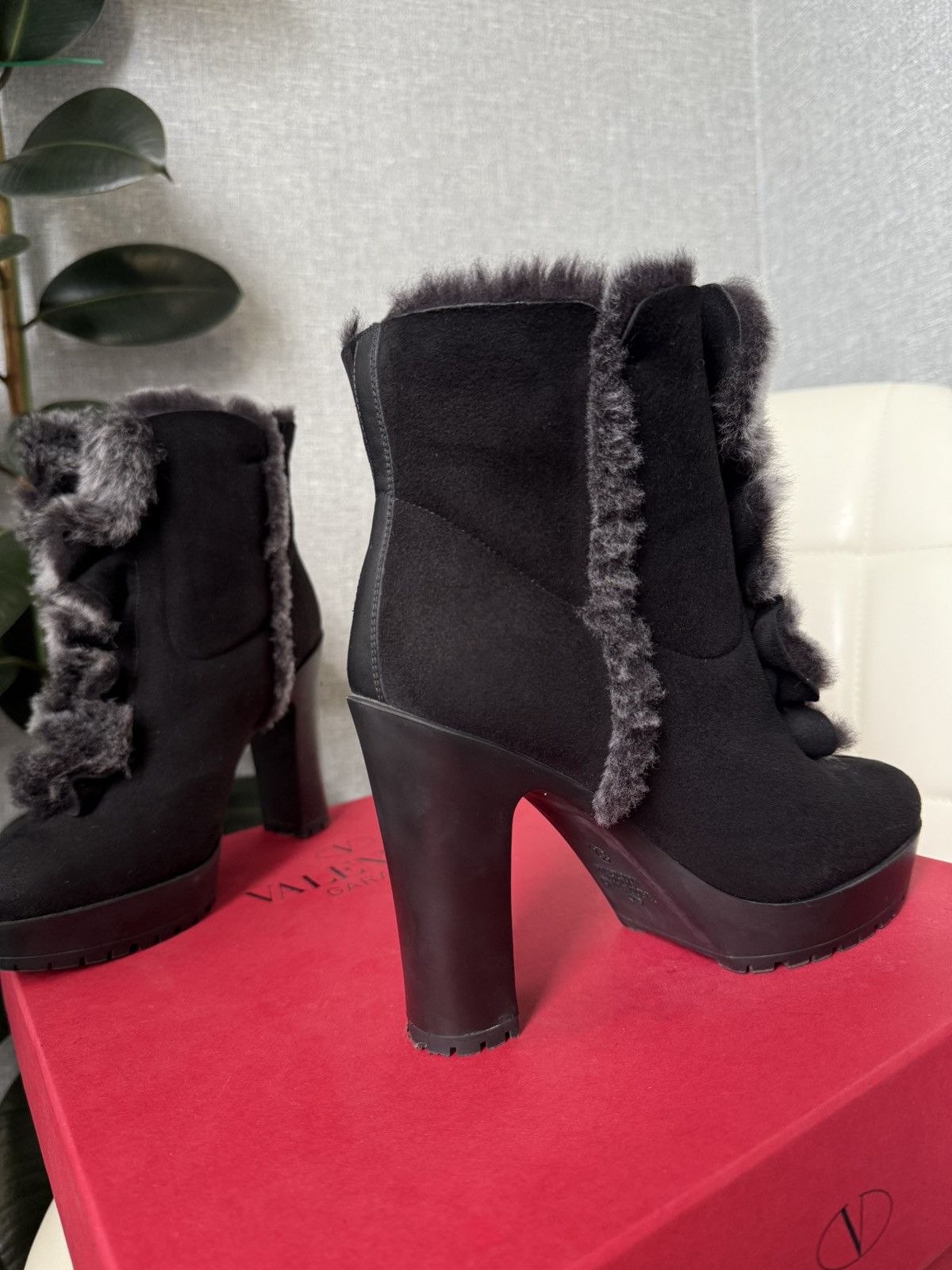 Valentino Valentino Garavani Black Suede Shearling Platform Ankle Boot Size US 7 / IT 37 - 8 Thumbnail