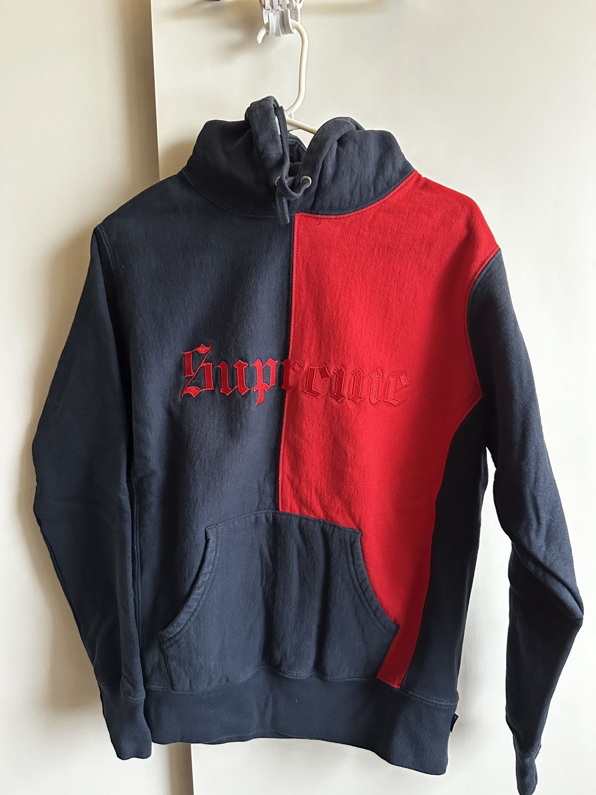 Supreme Supreme Split Old English Hooded Sweatshirt Size US S / EU 44-46 / 1 - 1 Thumbnail
