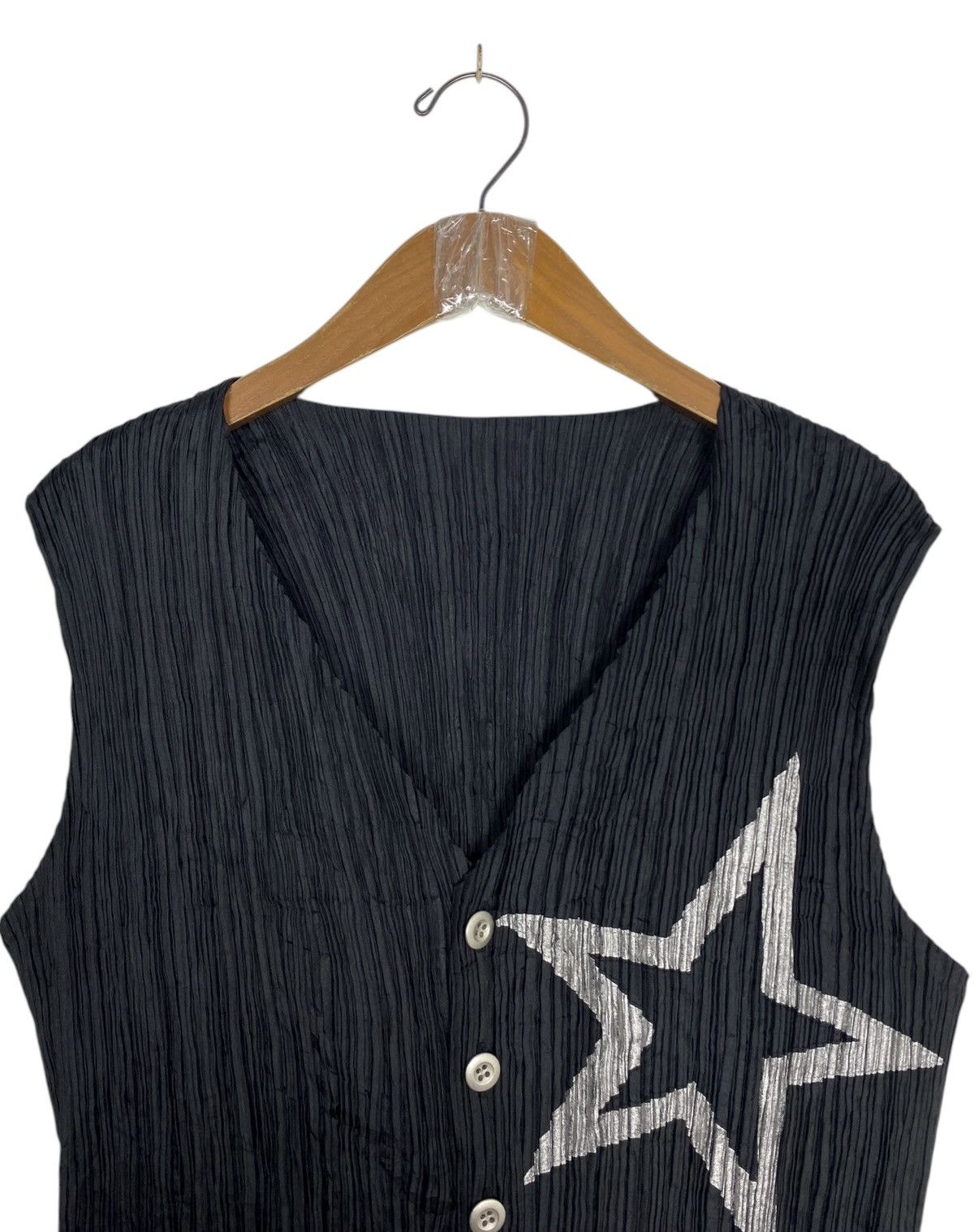 Issey Miyake Rare‼️Vintage Summer 2005 Issey Miyake Star Logo Pleated Vest Size US S / EU 44-46 / 1 - 4 Thumbnail