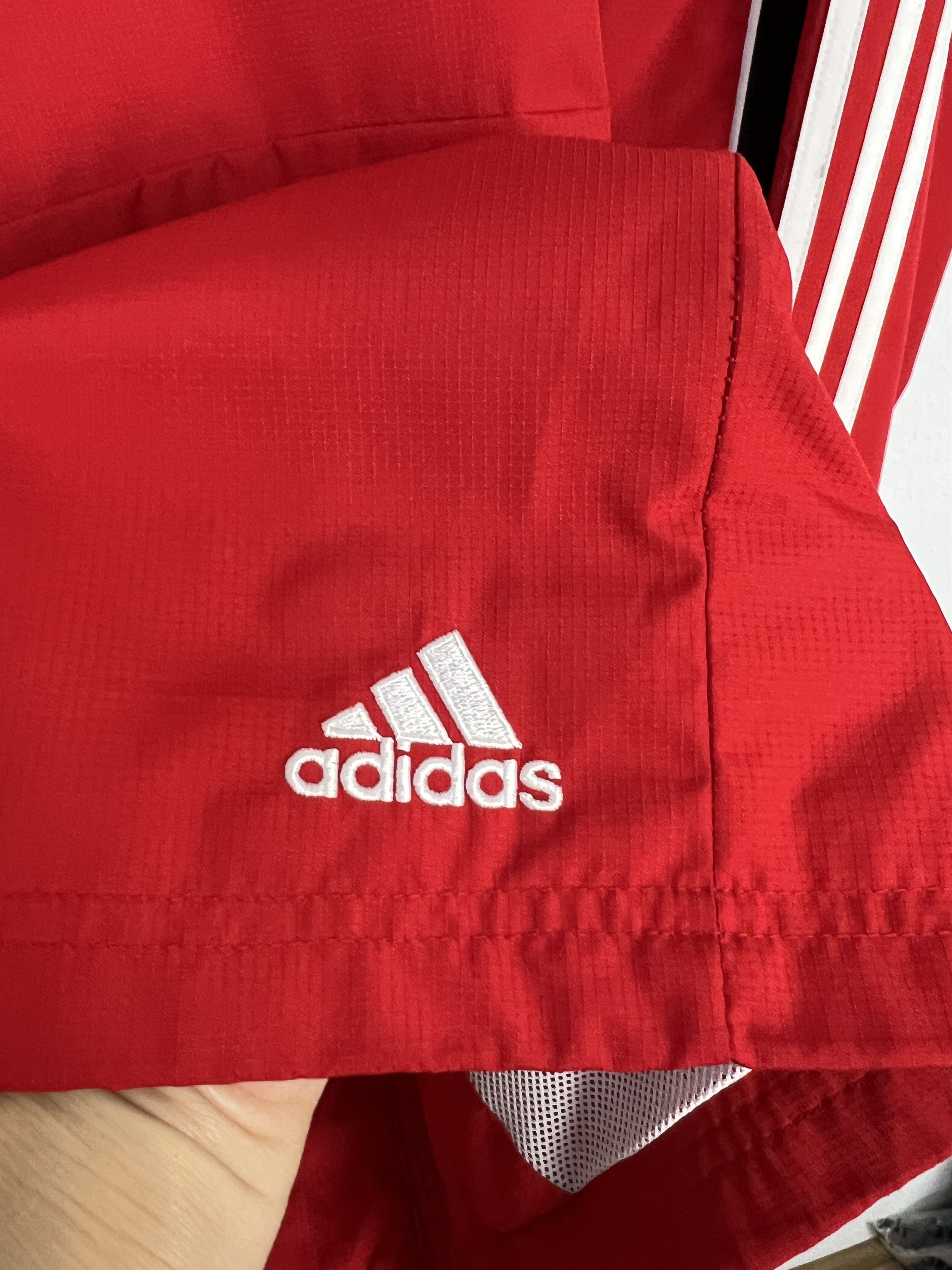 Adidas Vintage Adidas Liverpool Football Jacket Soccer Hooded Size US L / EU 52-54 / 3 - 14 Thumbnail