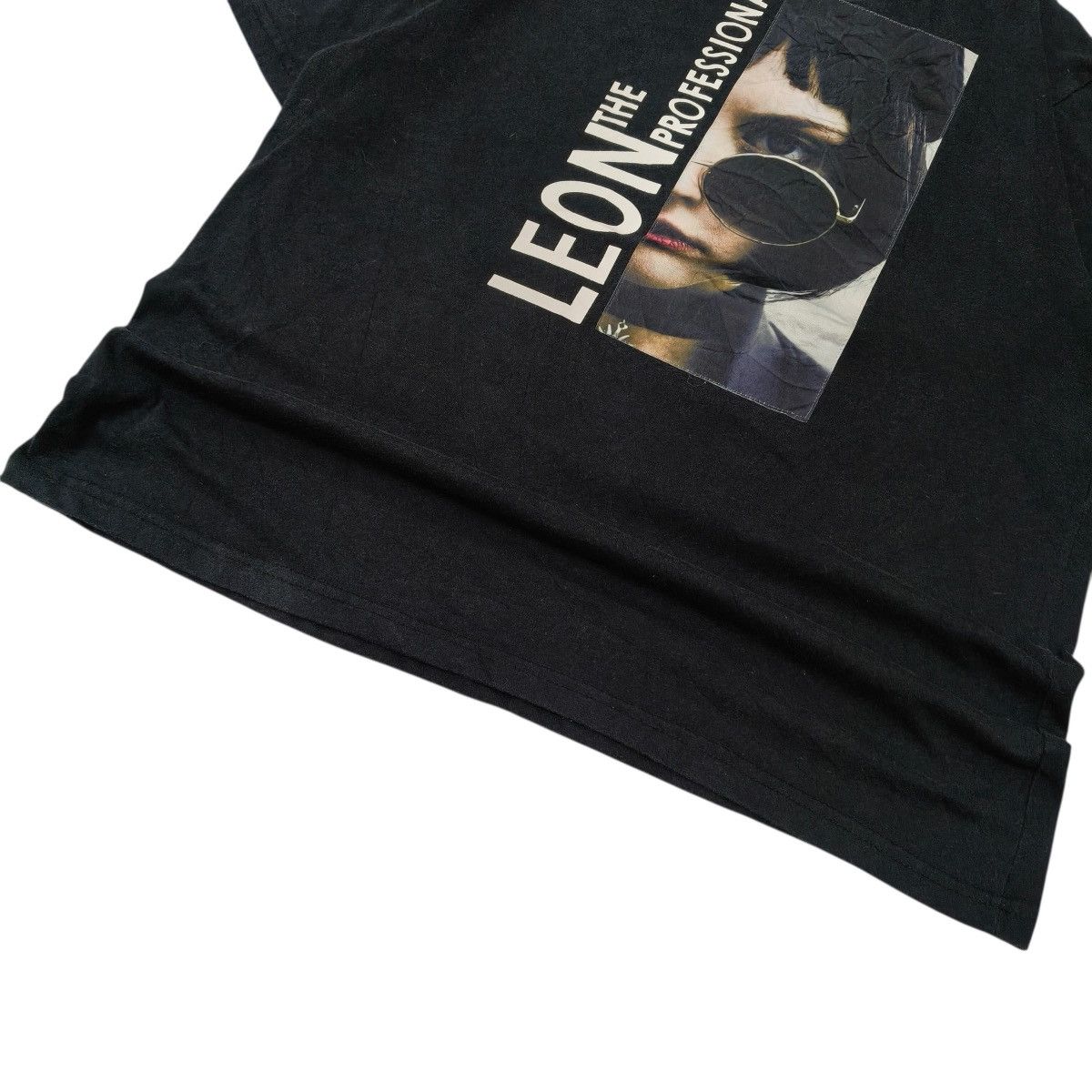 Vintage Vintage LEON THE PROFESSIONAL 1994 Movie Mathilda Tshirt Size US XL / EU 56 / 4 - 4 Thumbnail
