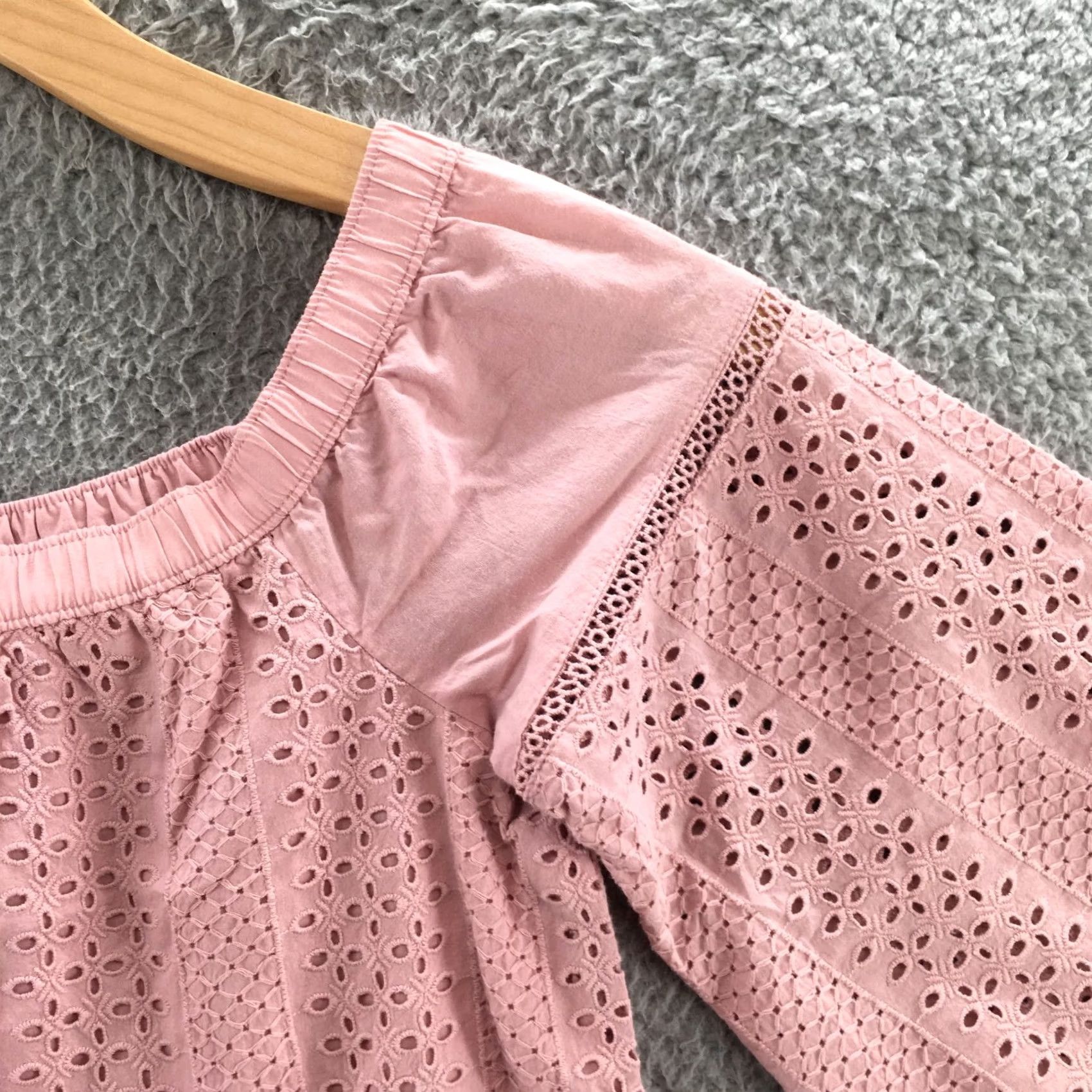 Abercrombie & Fitch Abercrombie & Fitch Off The Shoulder Blouse Top Womens S Pink Eyelet Boho Casual Shirt Short Sleeve Bell Sleeve Regular Fit Womens Size S / US 4 / IT 40 - 3 Thumbnail