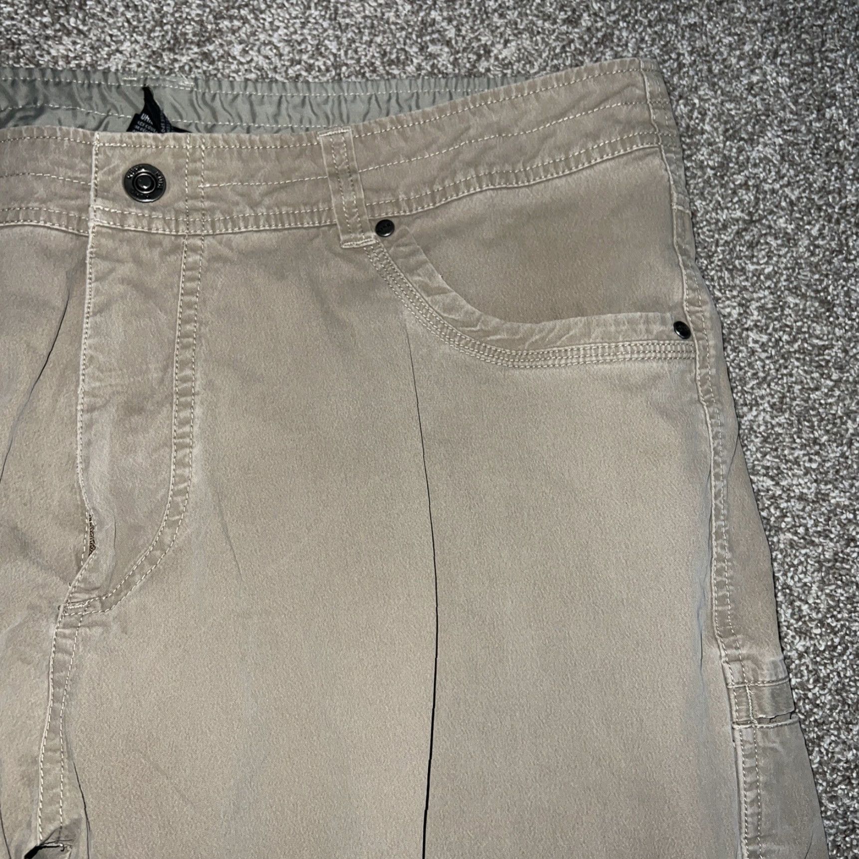 Vintage REVOLVER Kühl Beige Revolver Pants Mens 40x32 Chino Small hole see pics Size US 40 / EU 56 - 2 Thumbnail