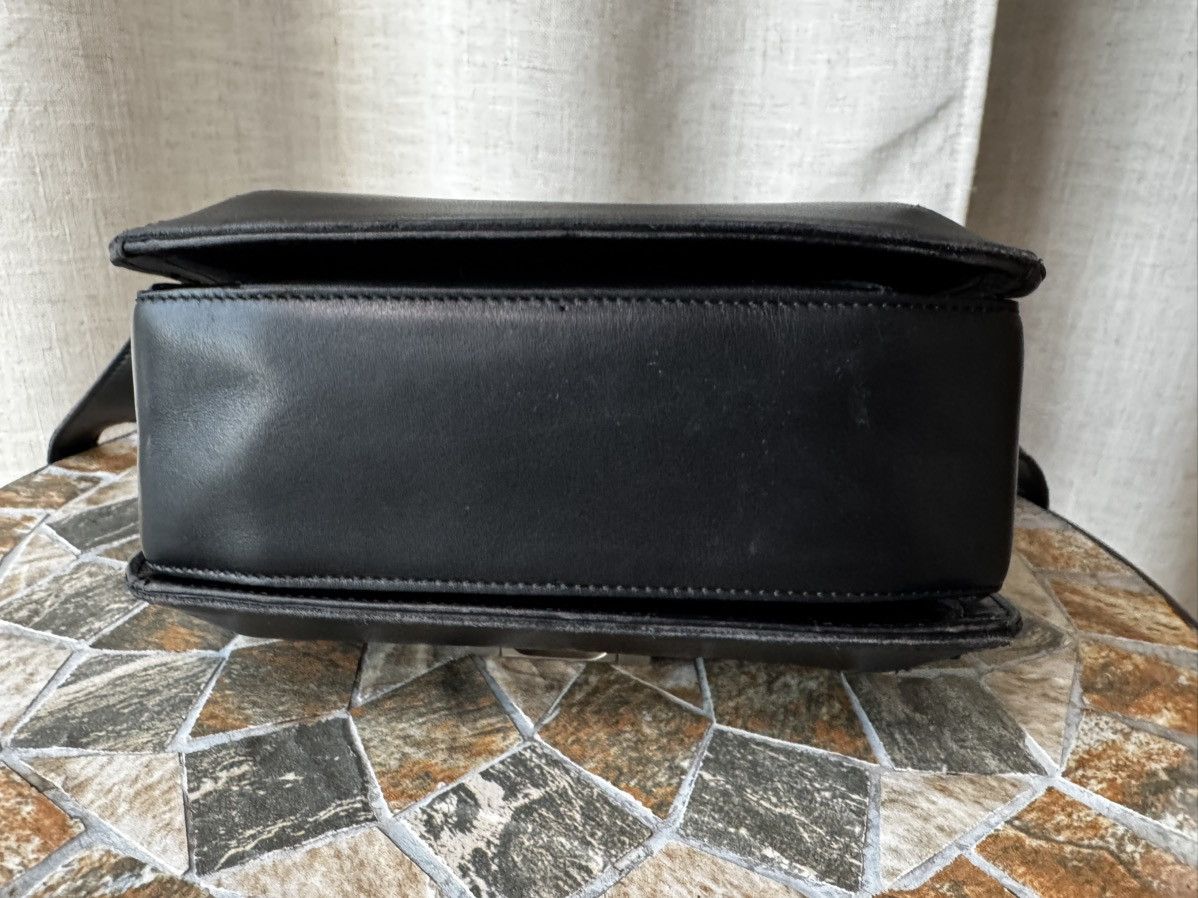 Giorgio Armani Vintage Giorgio Armani Black Leather Shoulder Bag UNISEX Size ONE SIZE - 4 Thumbnail