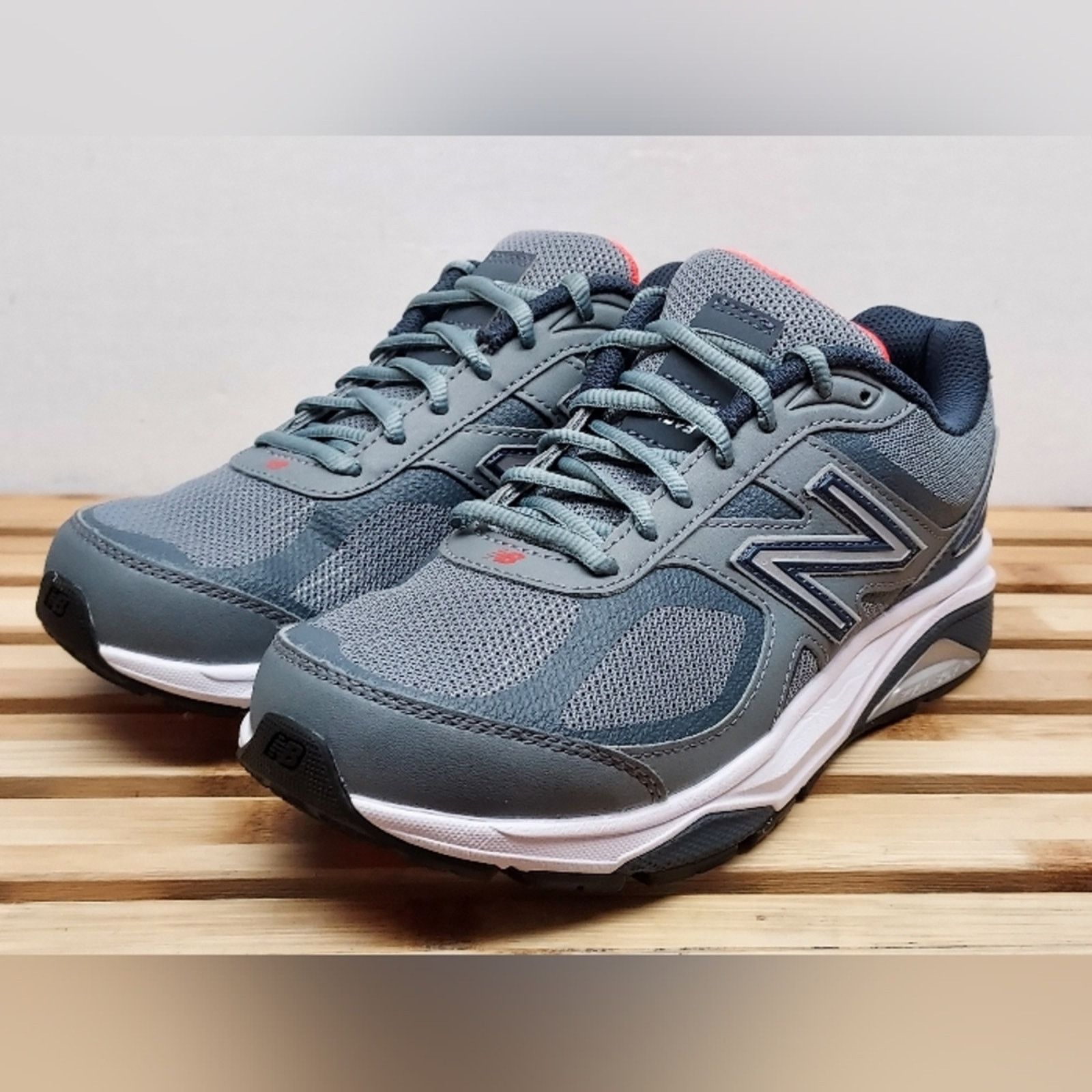 New Balance Womens Grey 1540 V3 Athletic Shoes Size