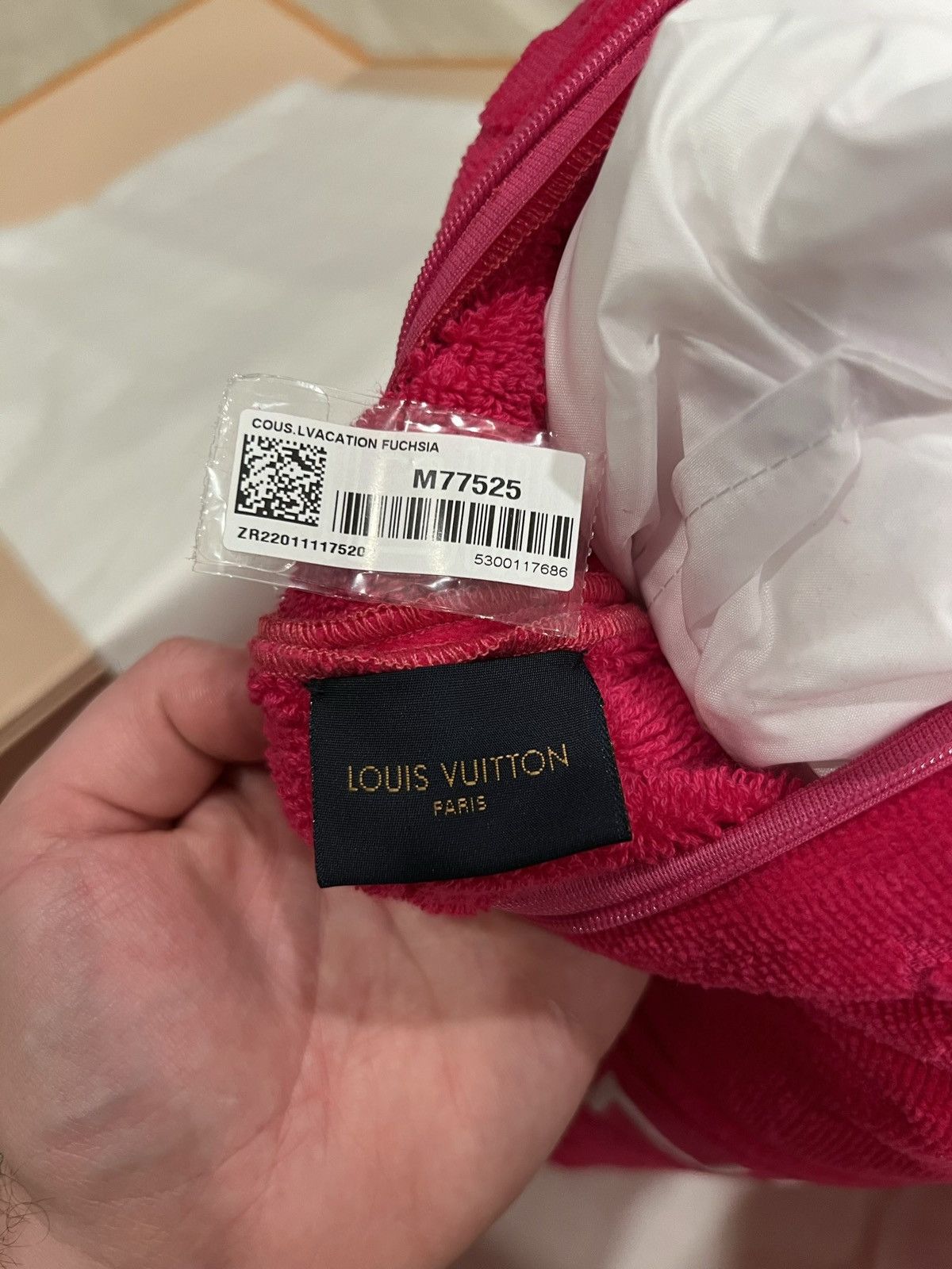 Louis Vuitton Louis Vuitton LVacation Beach Pillow Size ONE SIZE - 3 Thumbnail