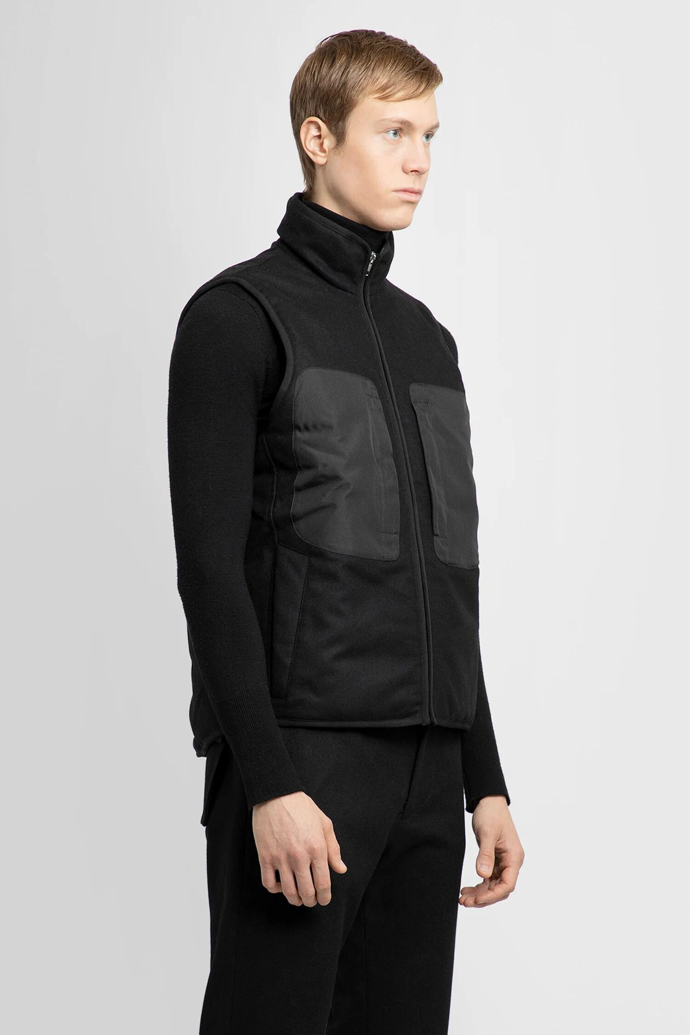 Arnar Mar Jonsson $775 Arnar Mar Jonsson / Ranra Undir Wool Vest in Black Size US M / EU 48-50 / 2 - 2 Thumbnail