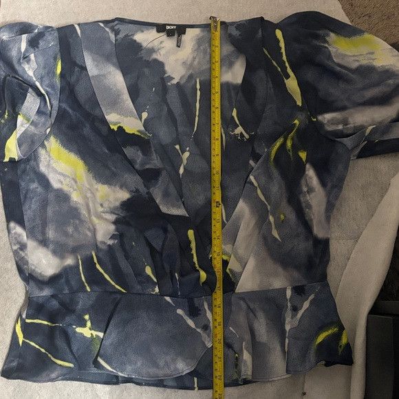 DKNY DKNY Navy Abstract V-Neck Peplum Top with Lime Accents L Size L / US 10 / IT 46 - 10 Thumbnail