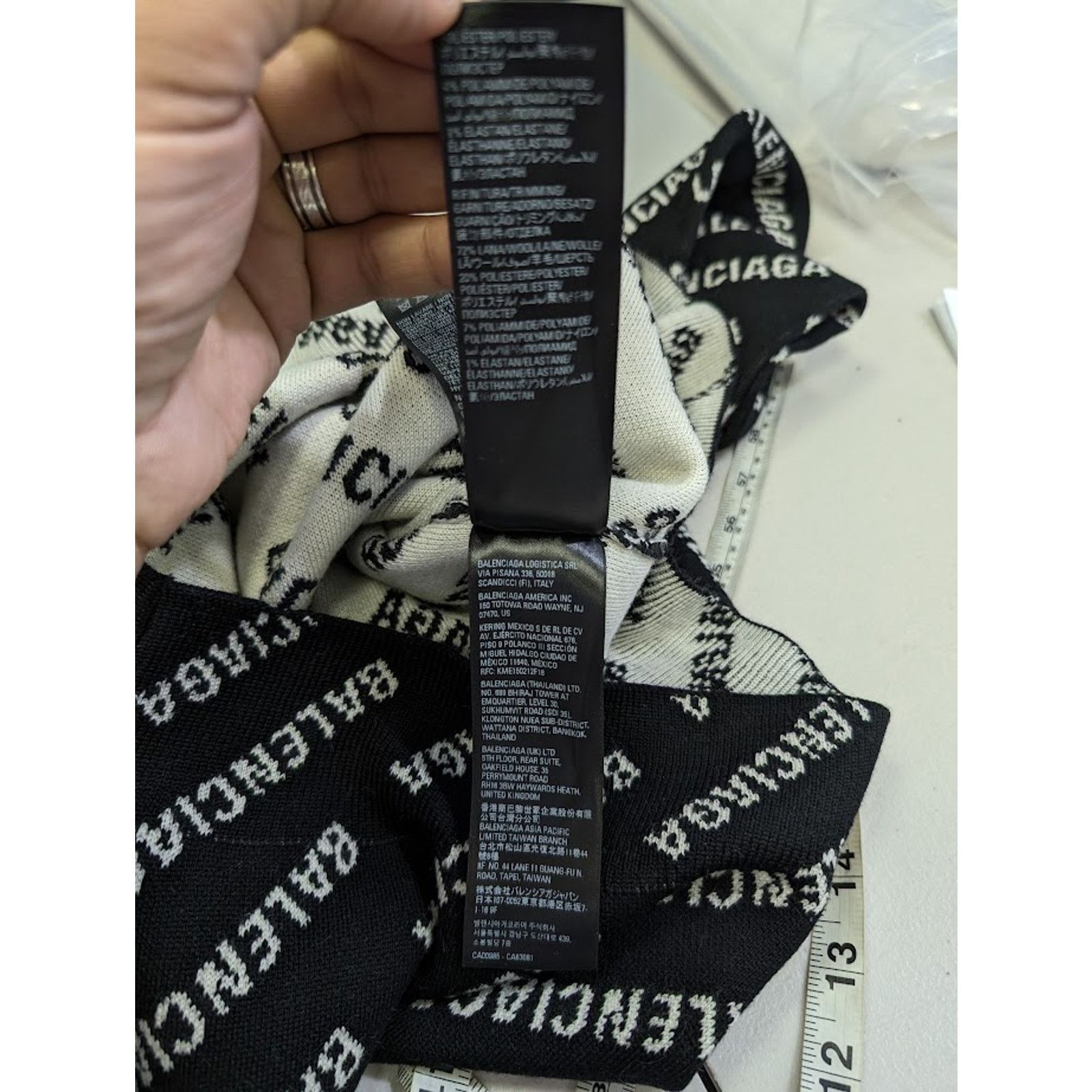Balenciaga o1rshd1 All Over Logo Sweater in Black Size US S / EU 44-46 / 1 - 15 Thumbnail