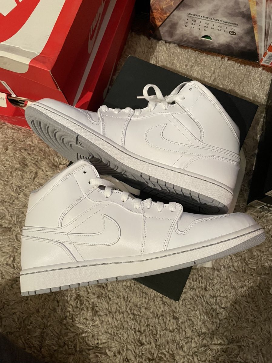 Jordan Brand Jordan 1 Mid White Wolf Grey Size US 11.5 / EU 44-45 - 3 Thumbnail