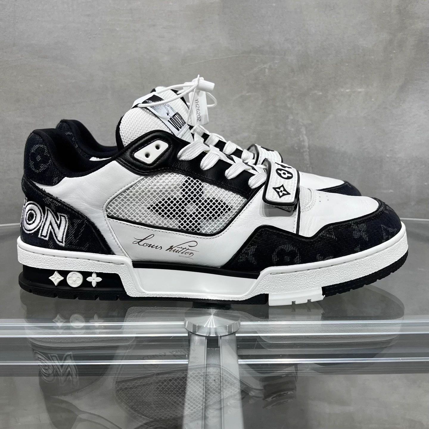 Louis Vuitton LV Trainer BW Velcro UK8/42 YH26201 Size US 9 / EU 42 - 4 Thumbnail