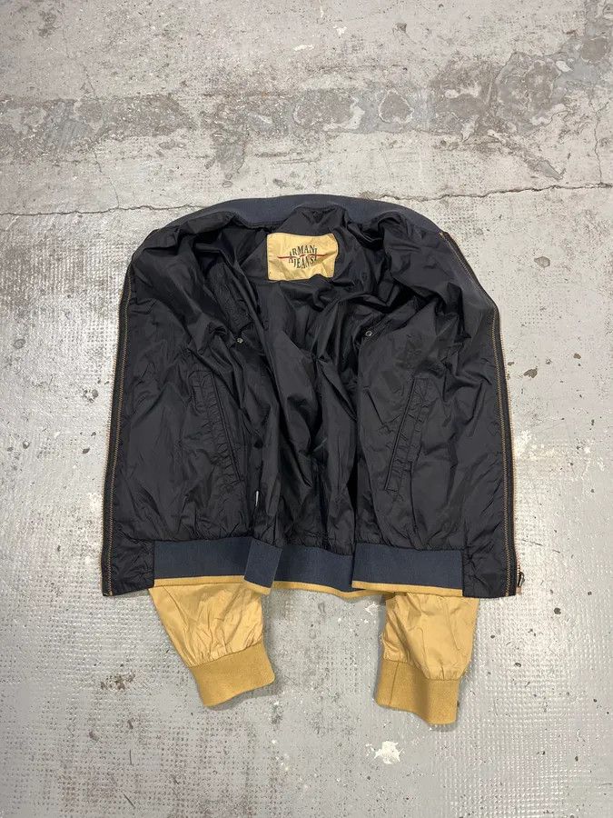 Armani 1990s Armani Réversible Beige & Navy Nylon Bomber Jacket Size US S / EU 44-46 / 1 - 13 Thumbnail
