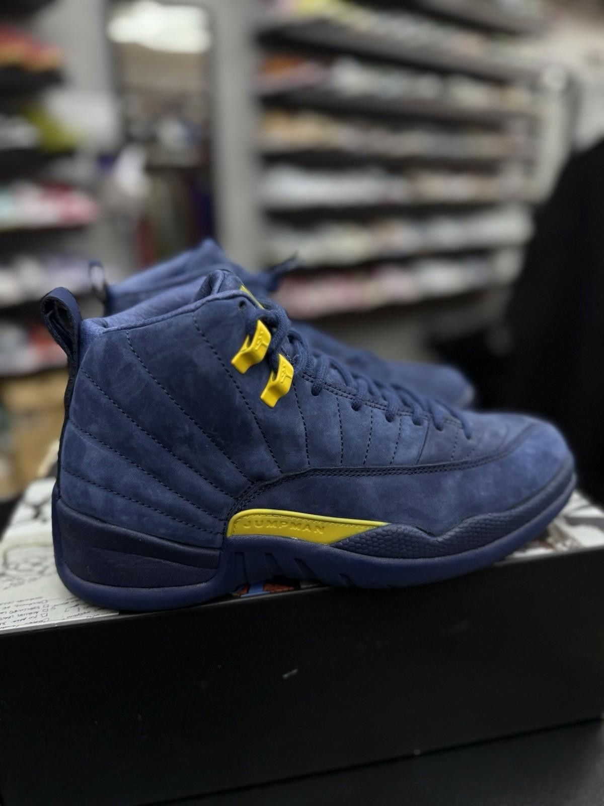 Jordan Brand Nike Air Jordan 12 Retro Michigan BQ3180-407 Men’s Size 8 Size US 8 / EU 41 - 2 Thumbnail