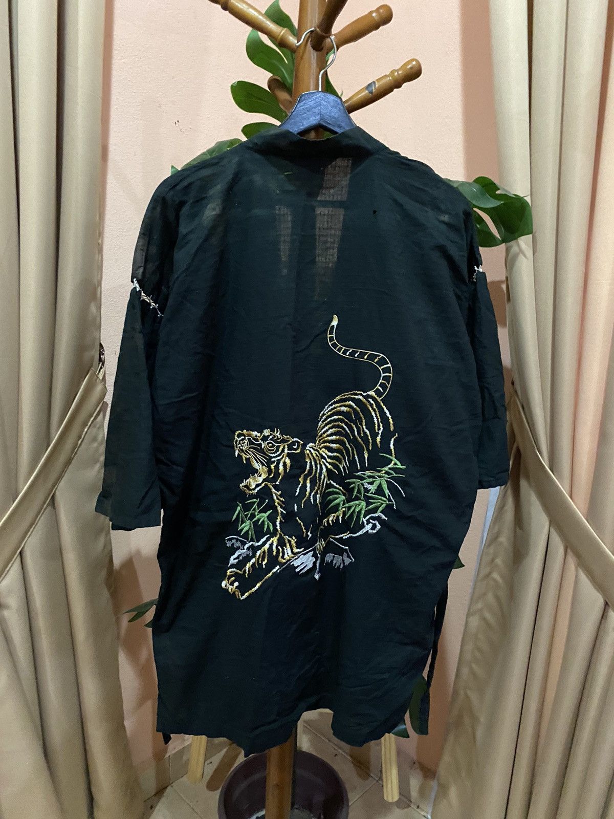 Other VINTAGE JAPANESE HAORI WITH TIGER EMBROIDERY - BLACK KIMONO Size US XL / EU 56 / 4 - 3 Thumbnail