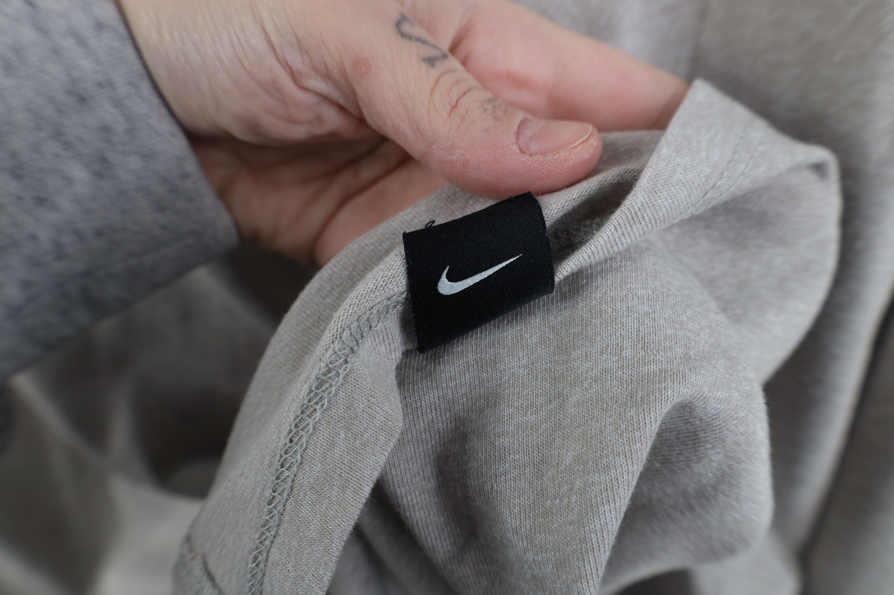 Nike Nike NBA Cavaliers Basketball Long Sleeve T-Shirt Gray Size US M / EU 48-50 / 2 - 8 Thumbnail