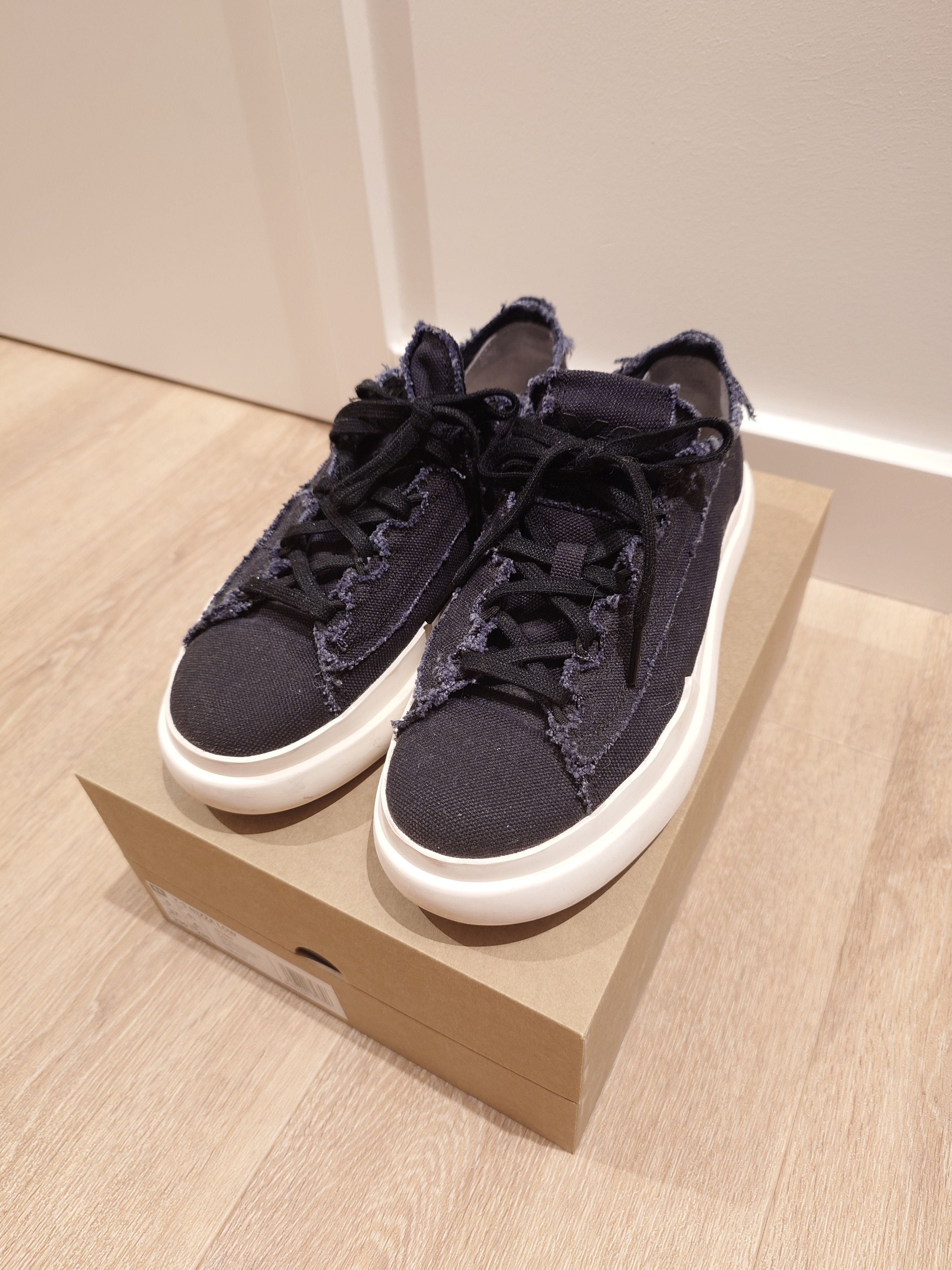 Y-3 Y-3 Nizza Low Size US 7 / IT 37 - 1 Thumbnail